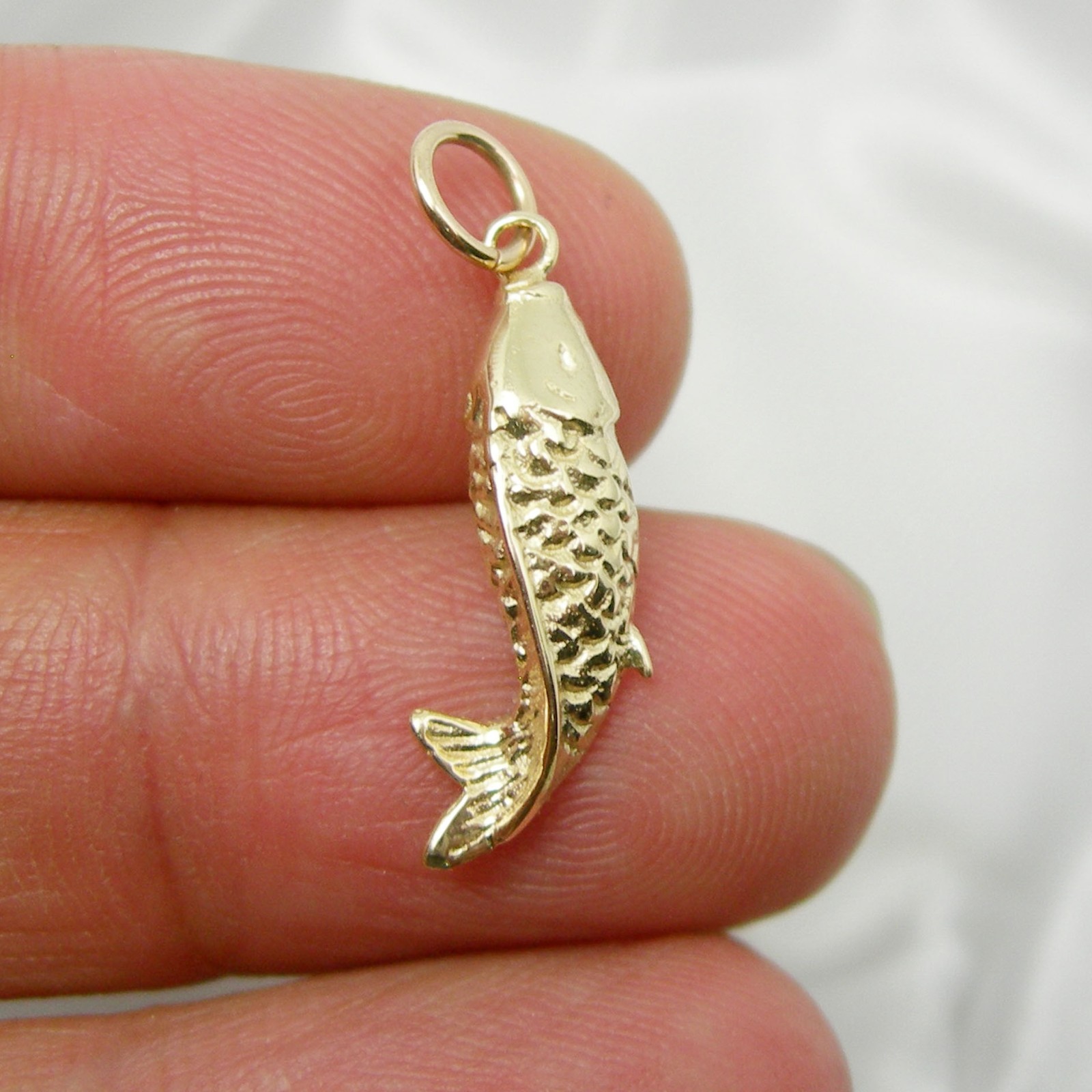 Lucky Koi Fish Charm Pendant Genuine 375 9k 9ct Yellow Gold, C200