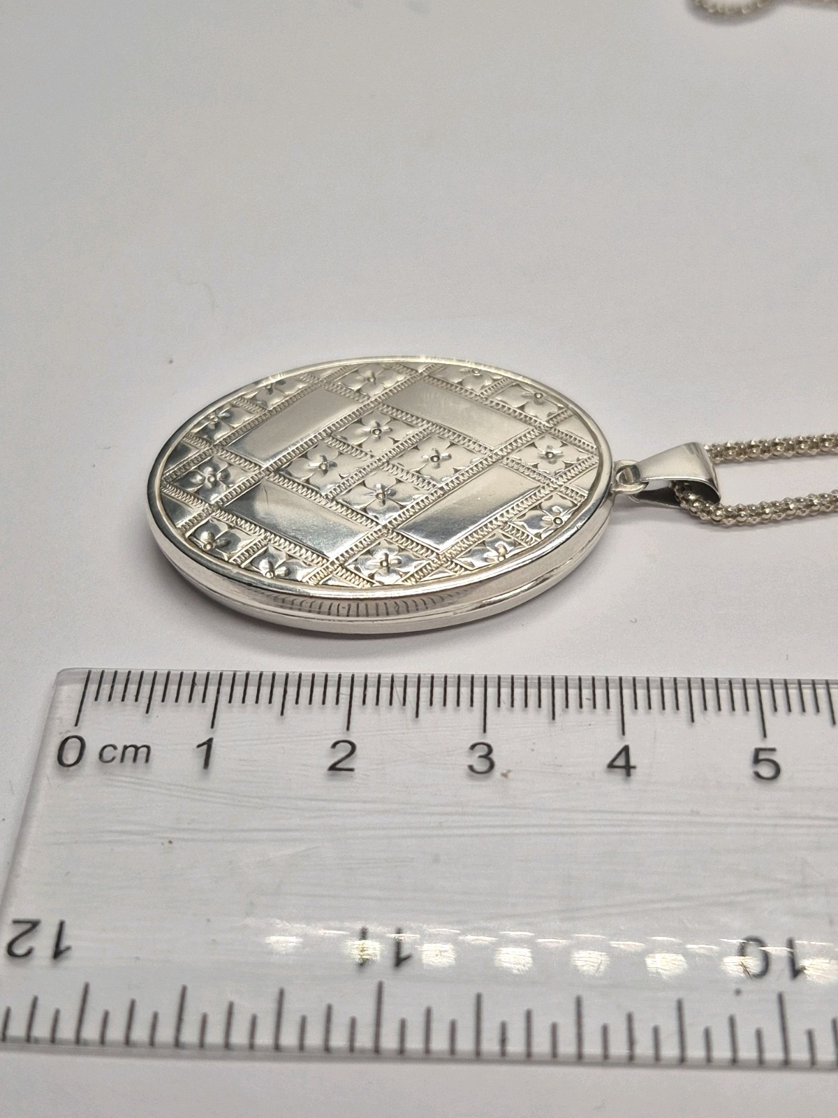 LOCKET – Sterling Silver Decorative Oval Double Photo Locket Necklace Keepsake.