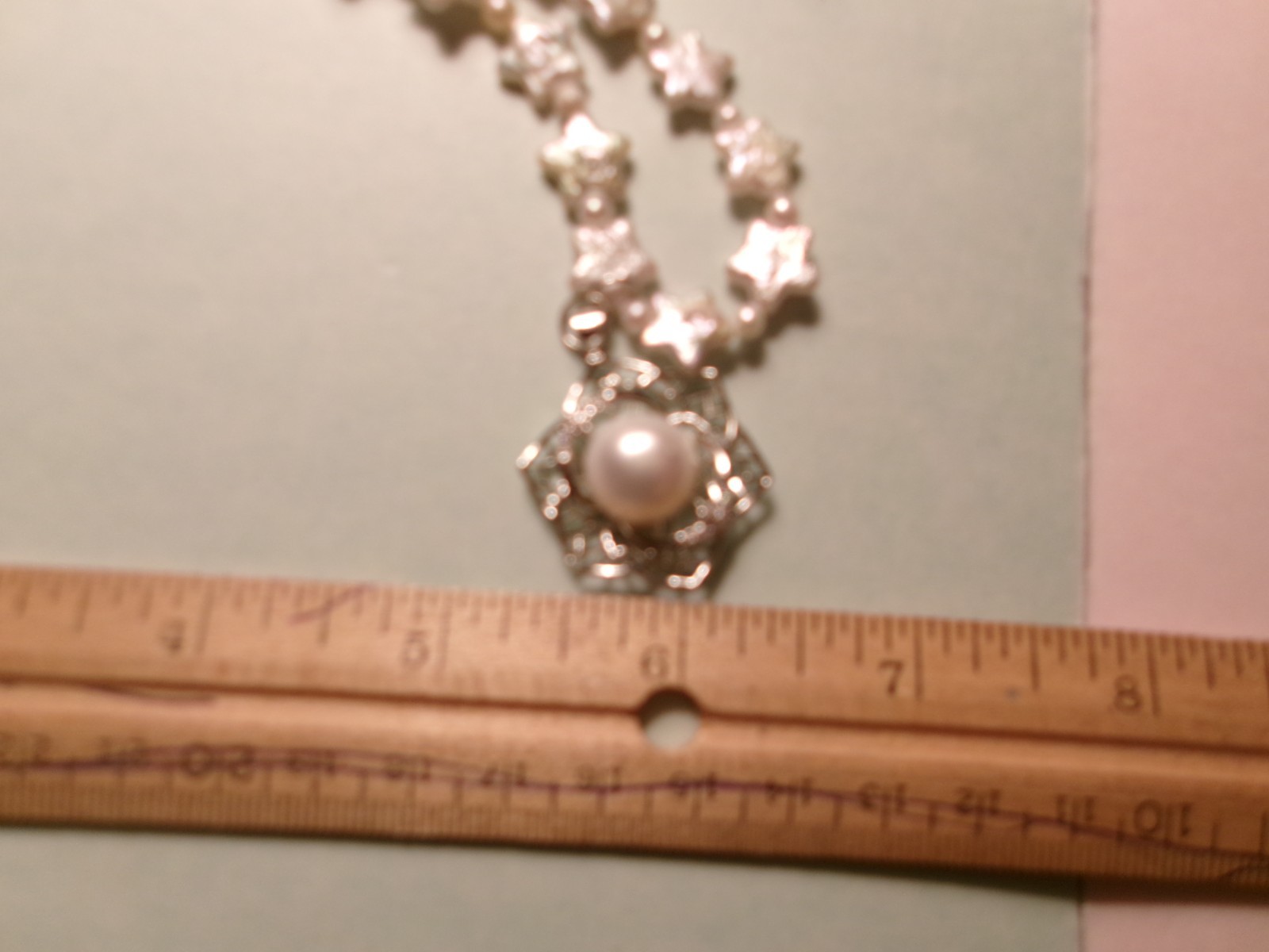 PEARL NECKLACE WITH STARS SLIPS OVER HEADSIZE 12 MM ON CENTER PEARL