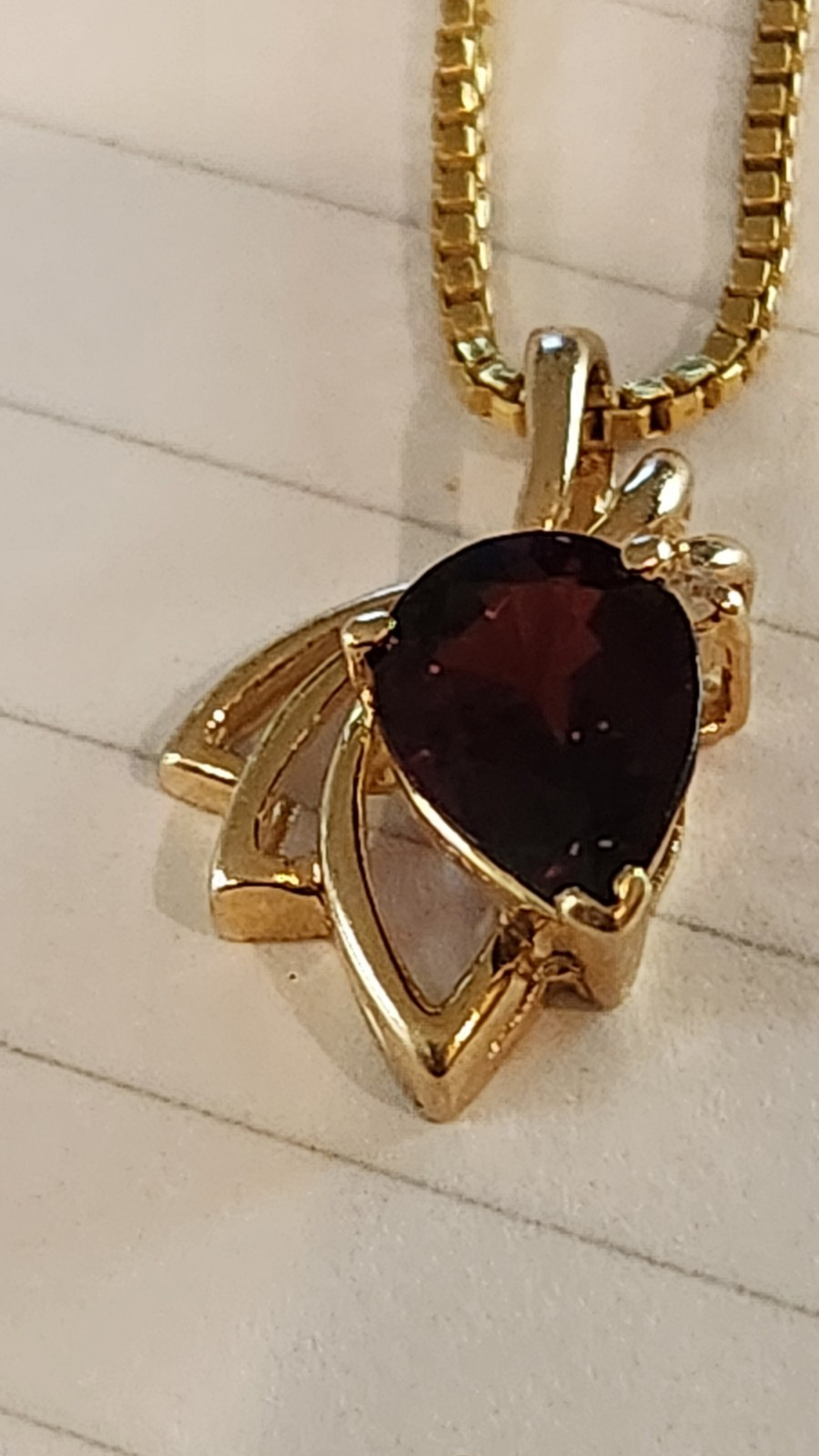 Vintage 14k Gold Pear Shape Garnet Pendant 2grams
