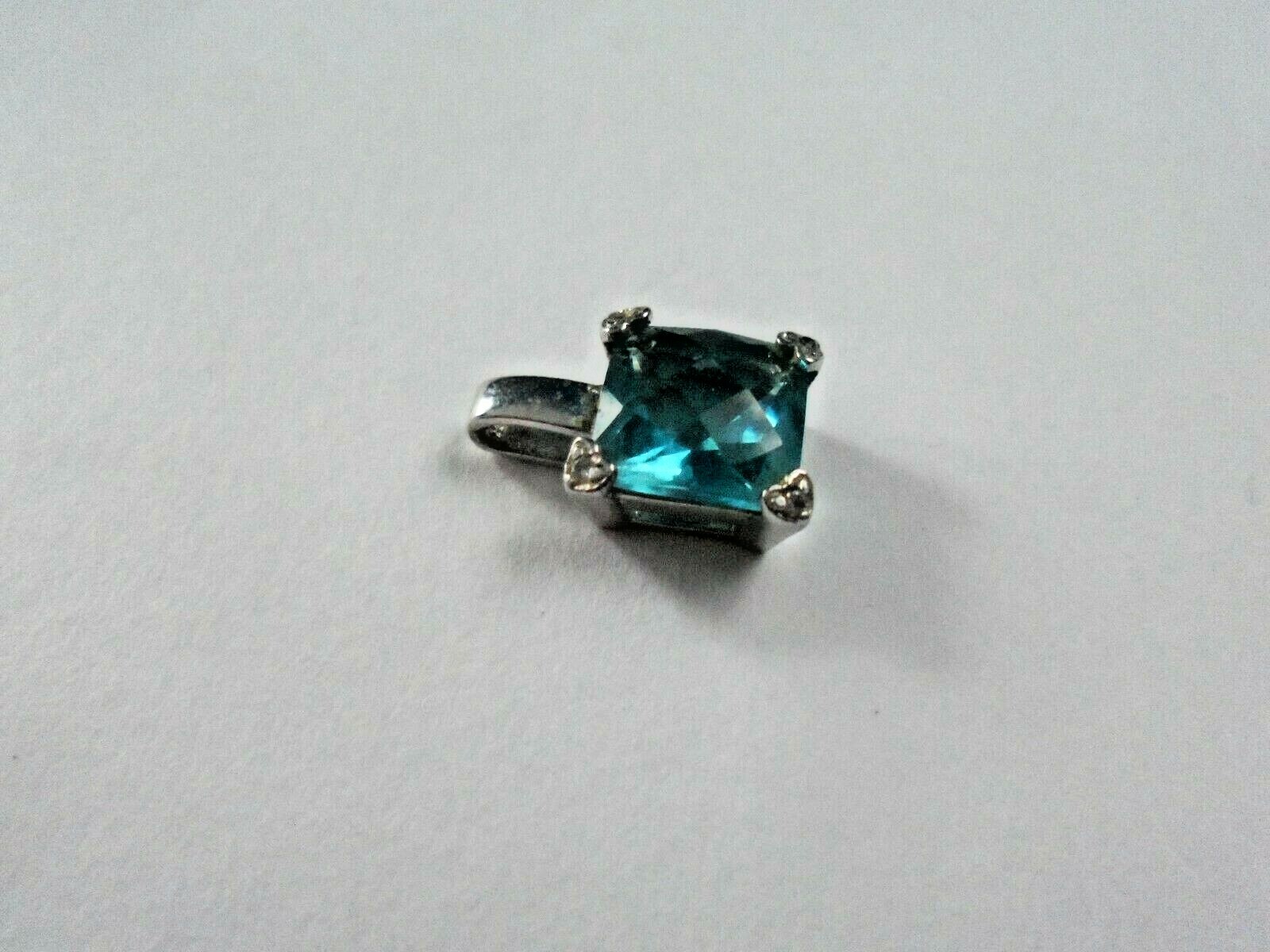 925 Silver pendant with light blue stone! Very pretty!
