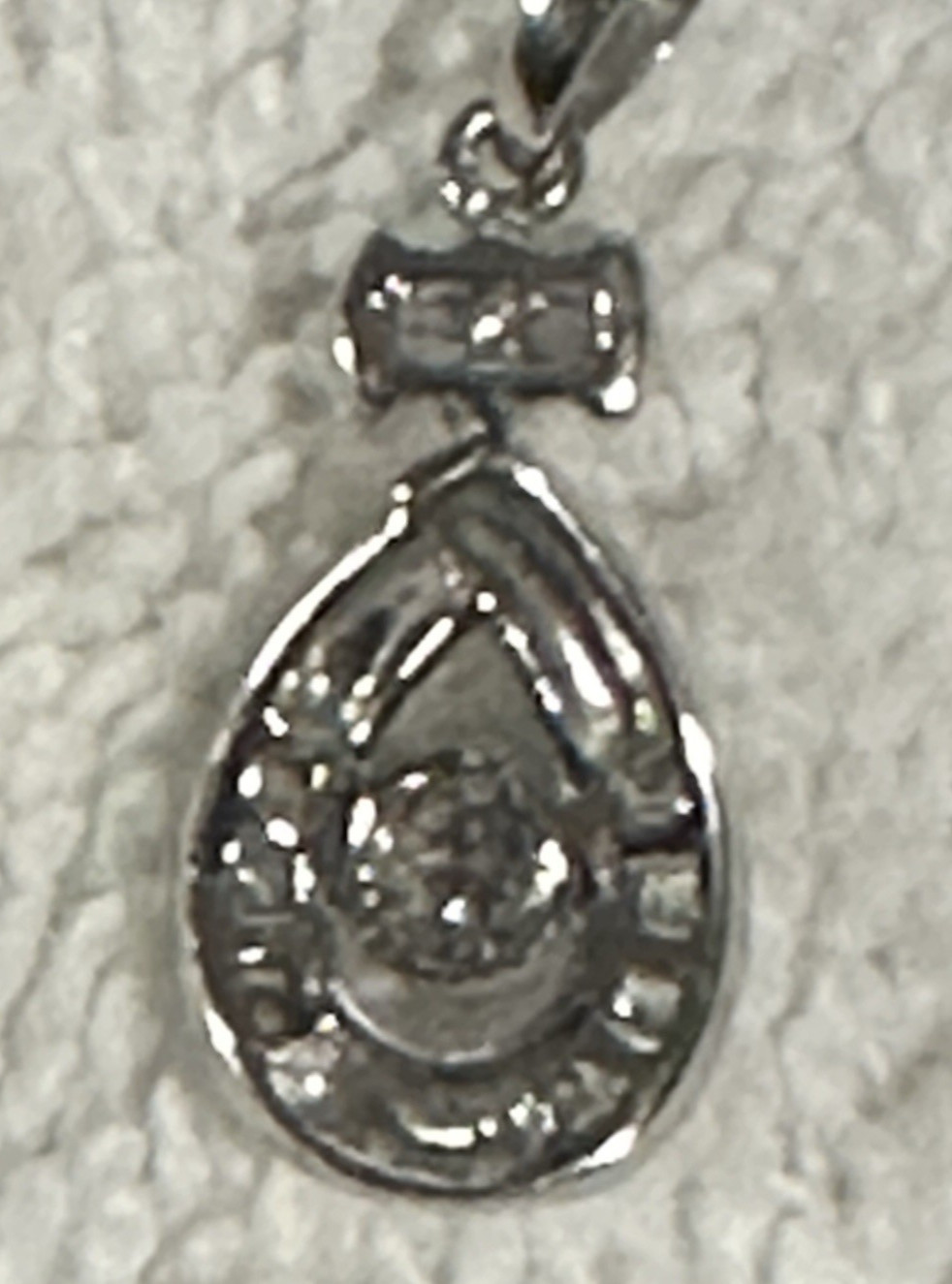 14K White gold & diamonds Teardrop style pendant w/ 18″ chain 2.9 grams
