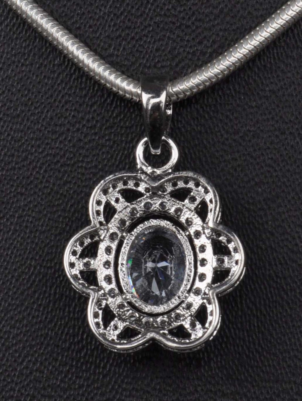 D/VVS1 2.50 Carats Oval Shape Women’s Pendant In 925 Silver – Tariffs Free