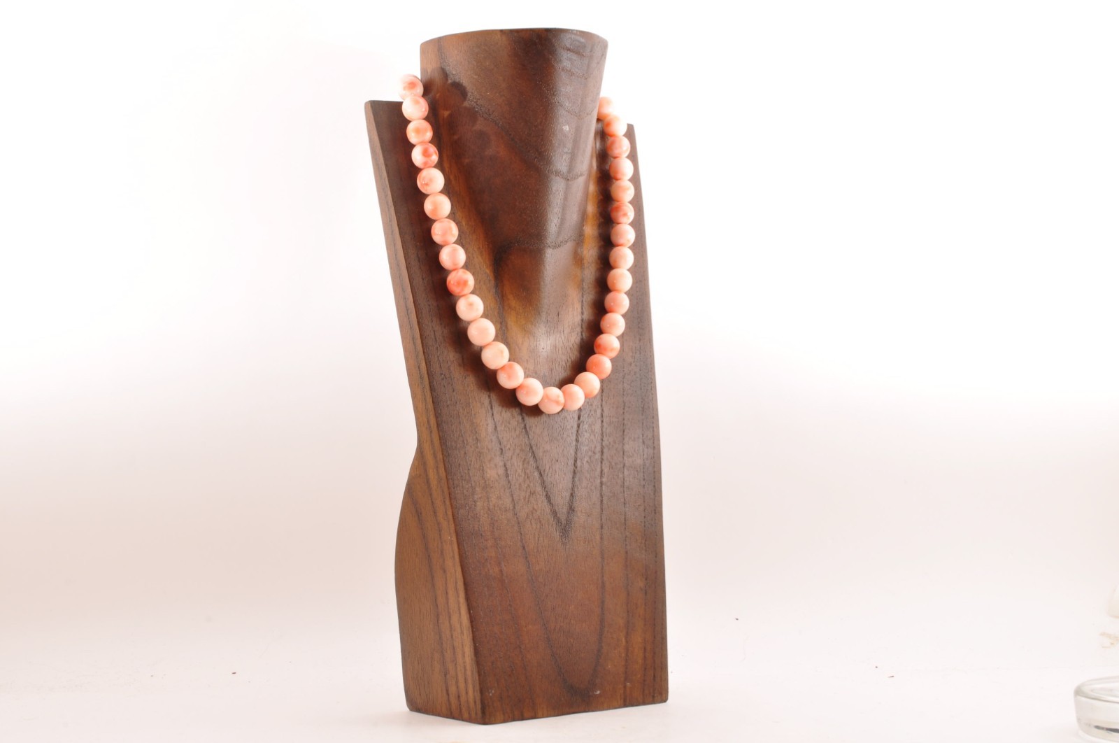 Vintage Angel skin coral Necklace (17.3in, 405t) , with “Certificate” and box.