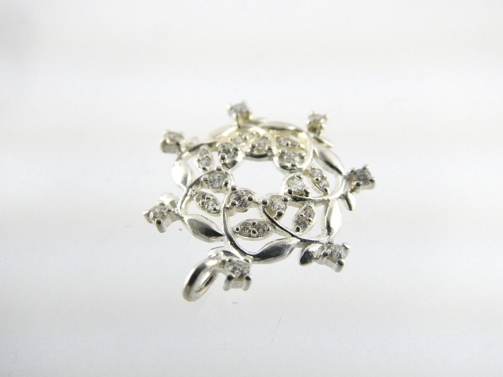 Sterling Silver White Crystal Woven Wreath Pendant 1.4g .5 Inches