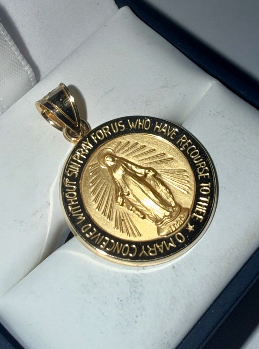 ESTATE Solid 14K Gold Virgin Mary Religious Circle Pendant