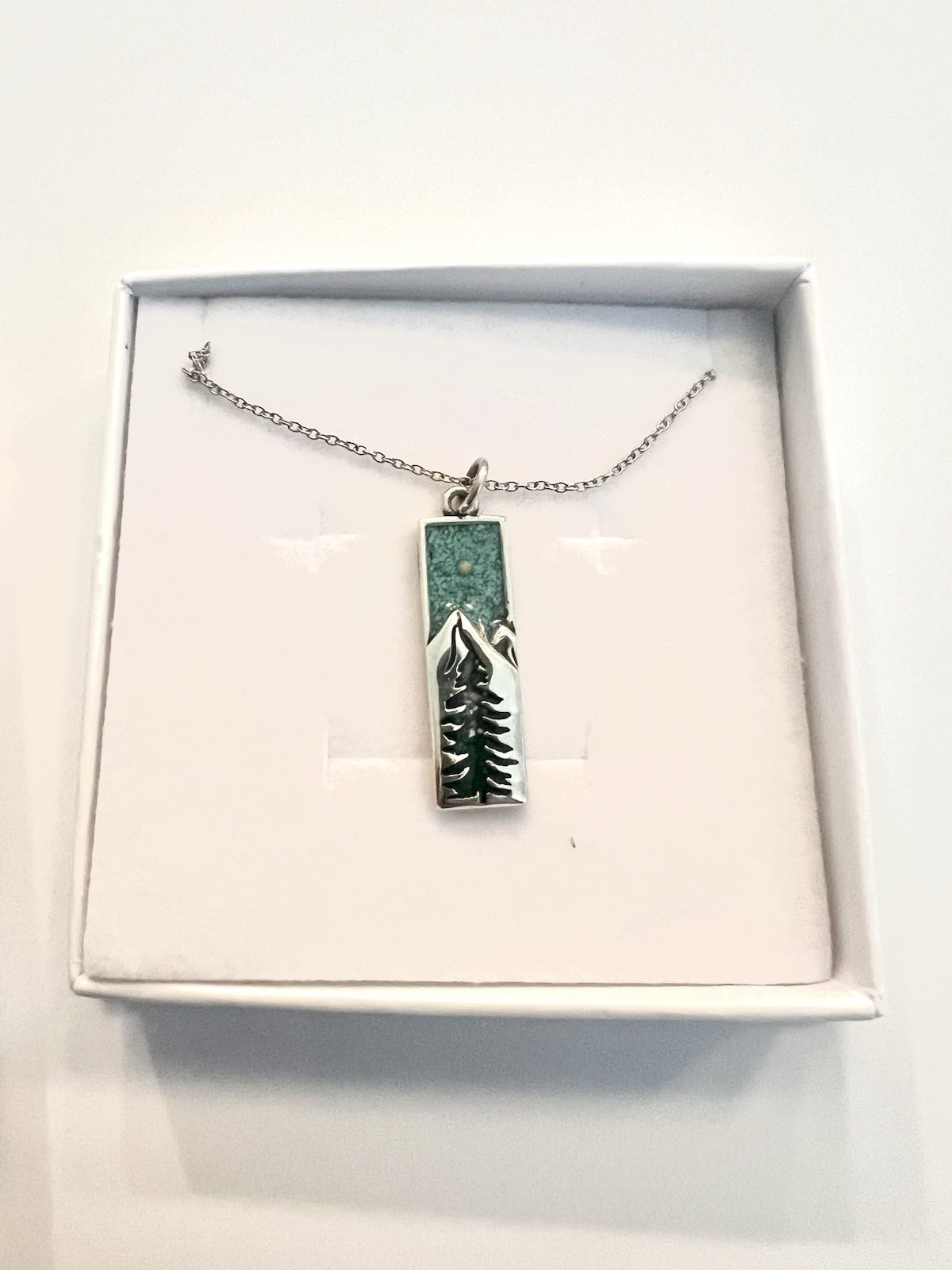 YFN Jewelers 925 Sterling Silver Signed Nature Rectangle Pendant Cable Necklace