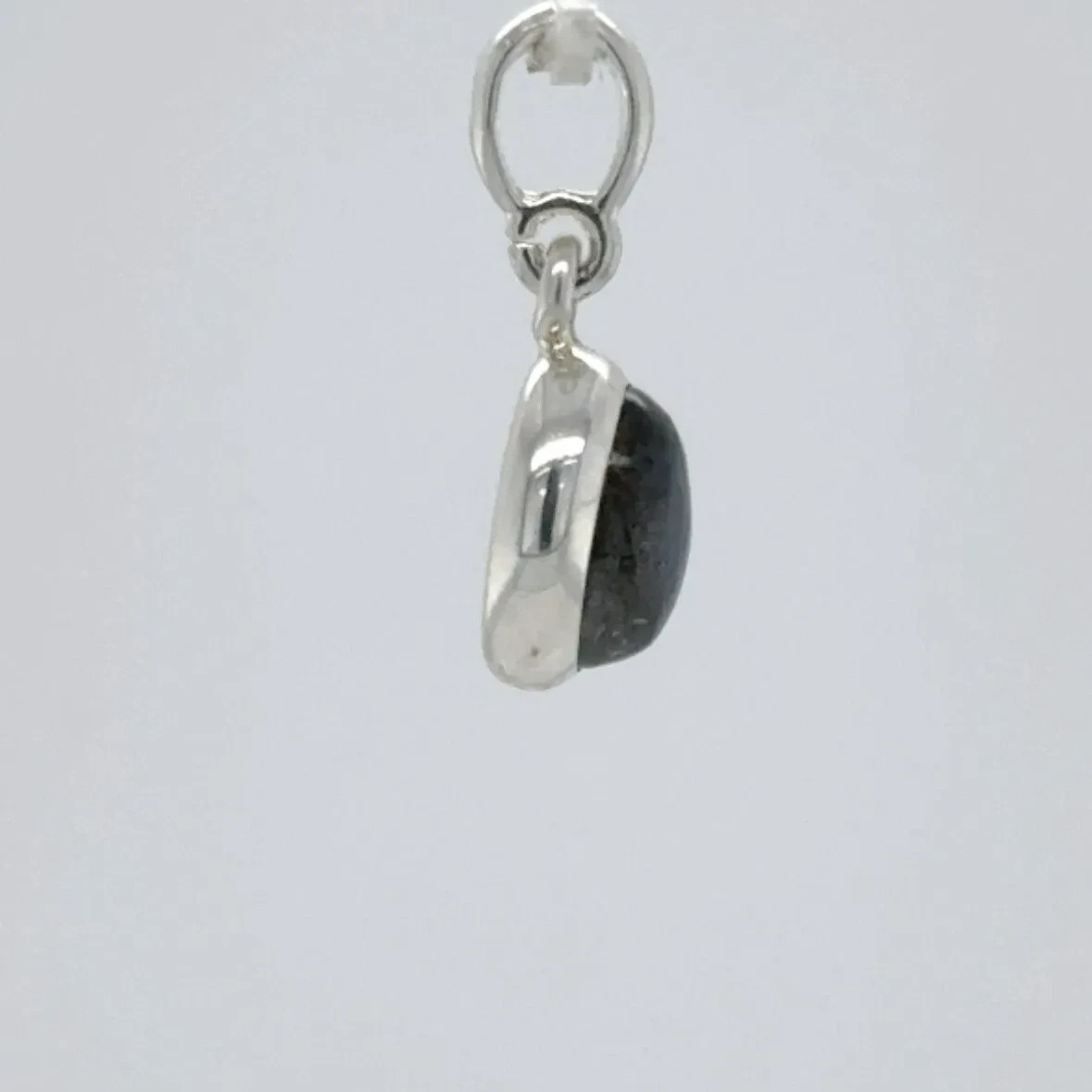 Natural Oval Shaped Labradorite Pendant For Women And Adults