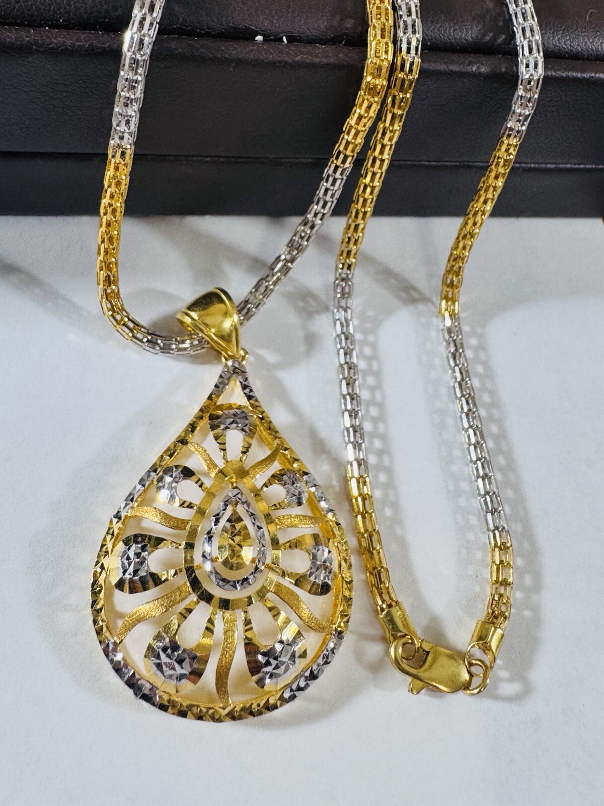 22K 916 Real Gold 21.5”/22” long Teardrop Necklace 16.8g 3.mm Womens
