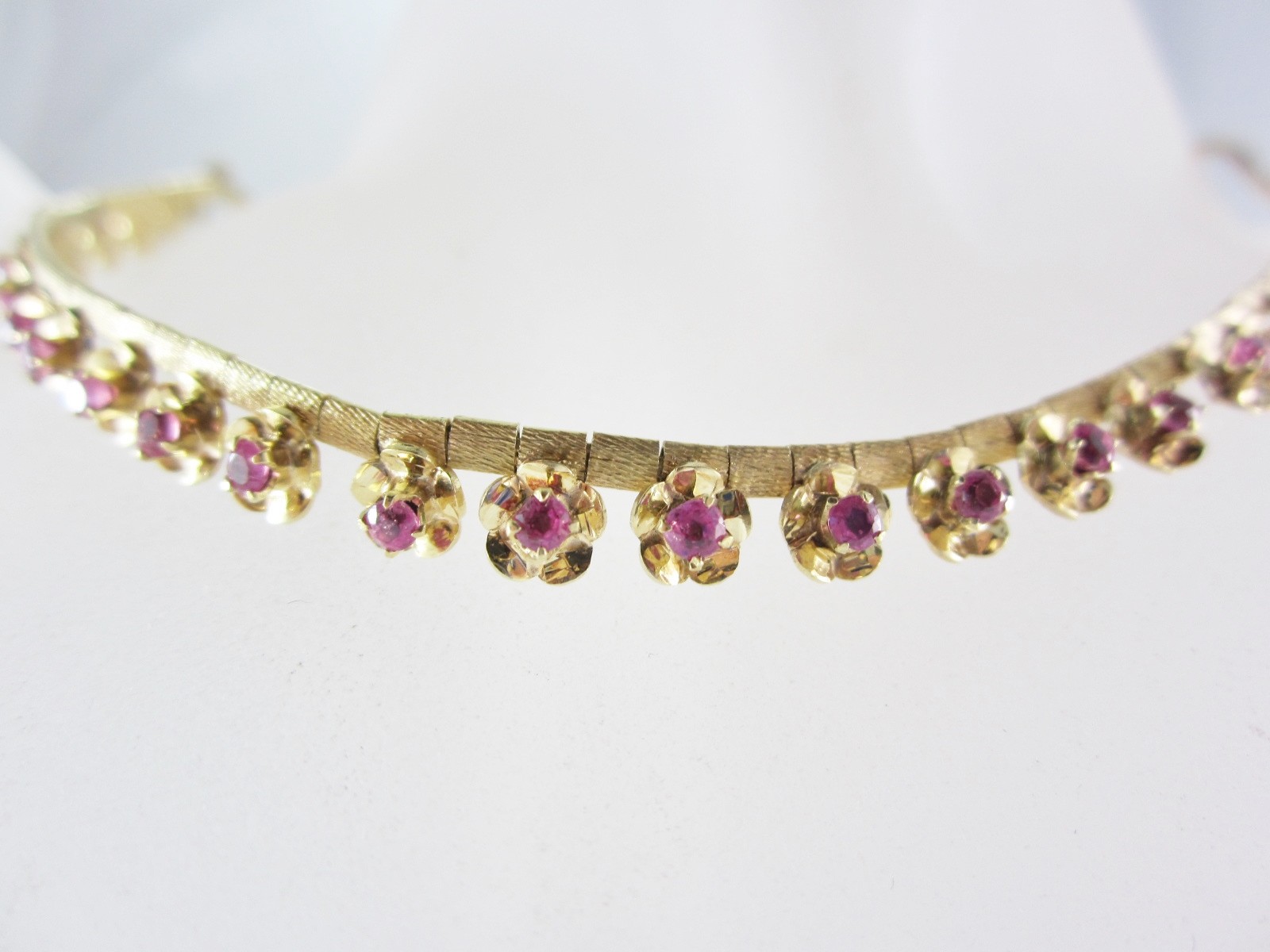 ESTATE 18K YELLOW GOLD PINK SAPPHIRE FLOWER NECKLACE 2.25TW , 22.8G
