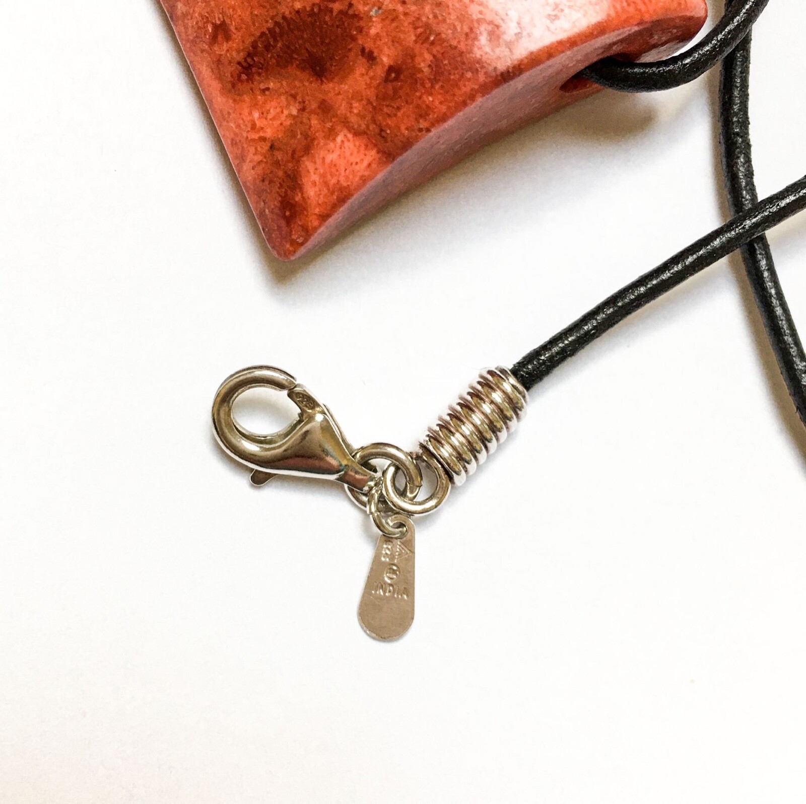 SILPADA Coral Leather Pendant Necklace N0965 Cardinal Rule VERY GOOD CONDITION