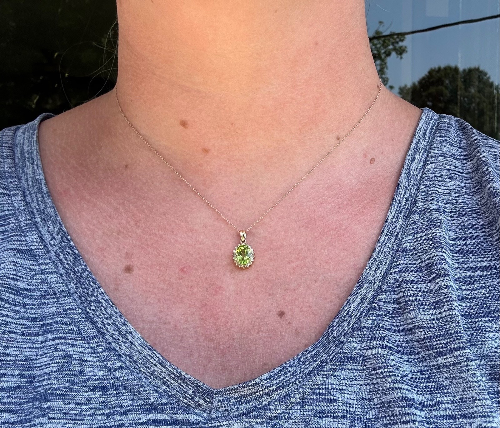 Peridot and diamond necklace solid gold