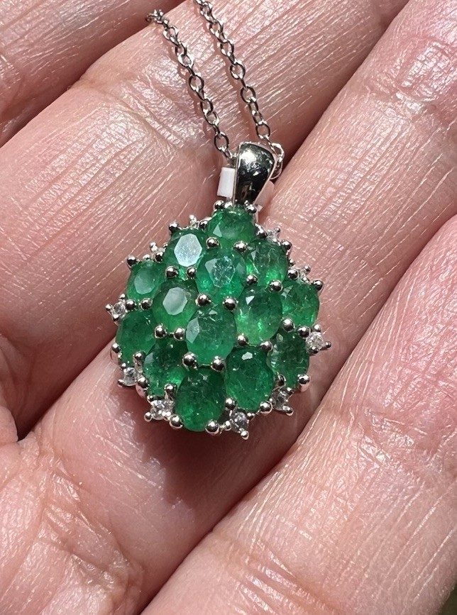 Genuine Natural Stunning Eye Clean Emerald 2.37ct Pendant With Chain Woman Gift