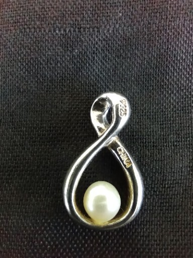 Unbranded Graceful Twist Pendant With Cultured Pearl Marked 925 Silver
