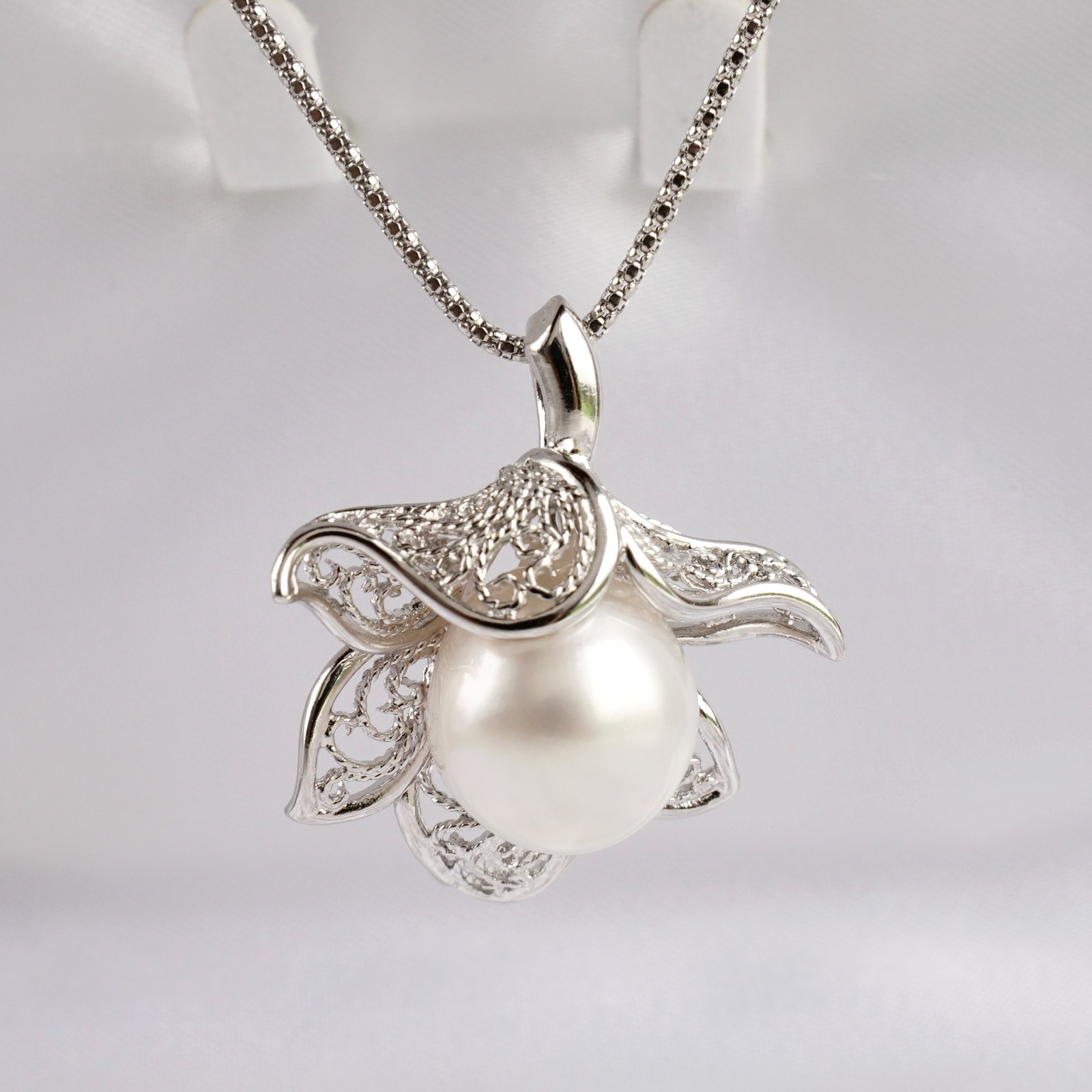 High Luster 13.5mm White South Sea Pearl Pendant Necklace Sterling Silver, 22″