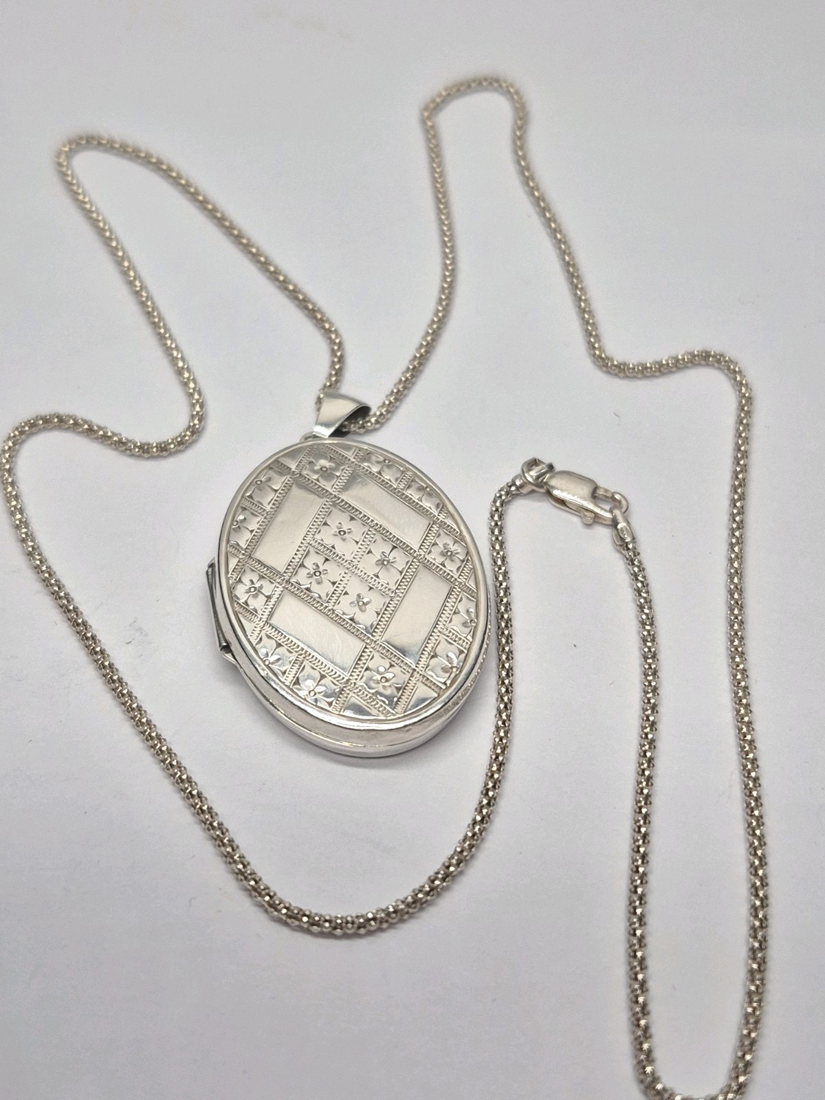LOCKET – Sterling Silver Decorative Oval Double Photo Locket Necklace Keepsake.