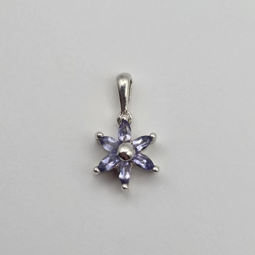 925 Sterling Silver Marquise Purple Iolite Small 6-Petal Flower Pendant