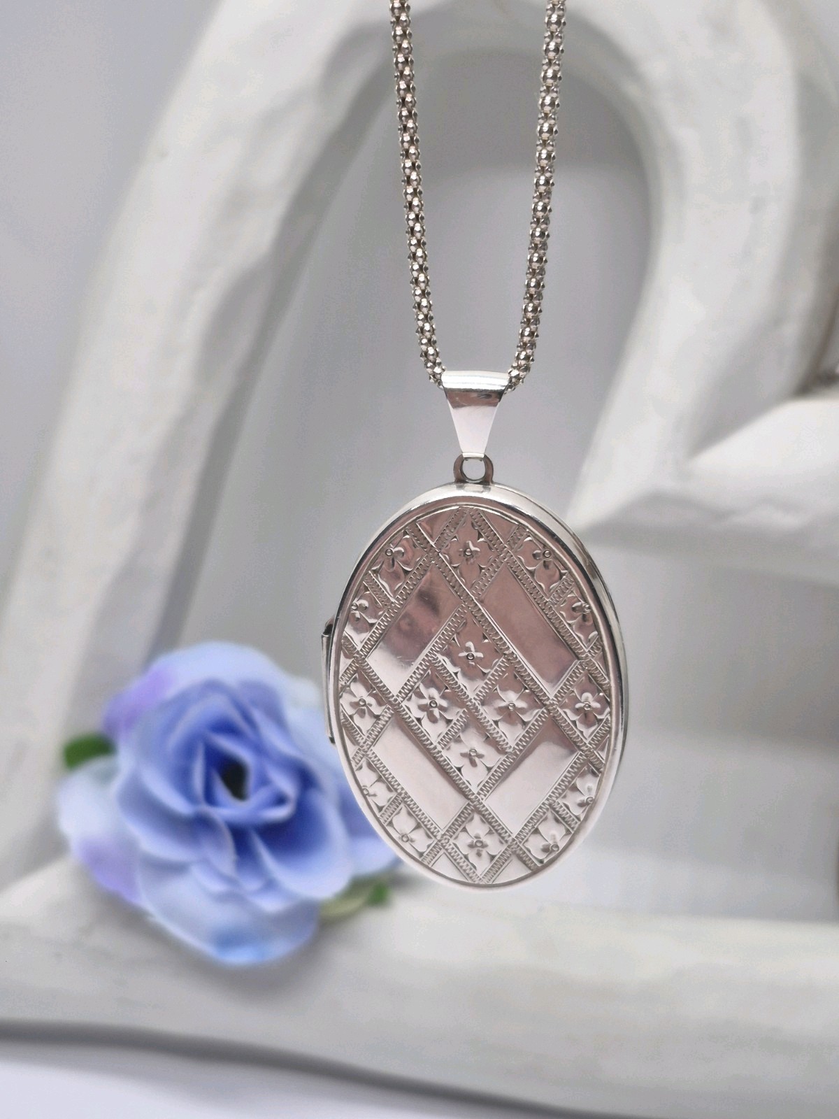 LOCKET – Sterling Silver Decorative Oval Double Photo Locket Necklace Keepsake.