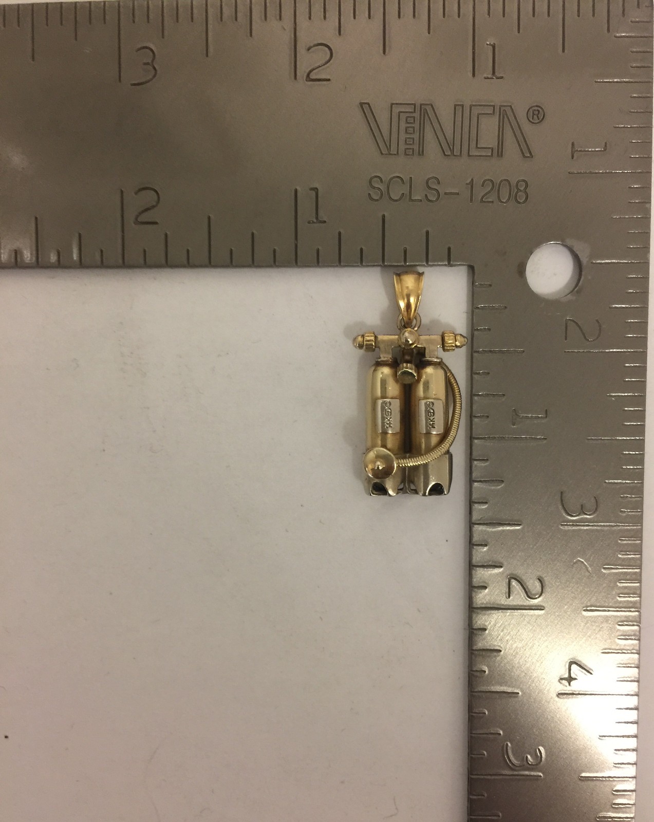 14K Yellow/White Gold 3 Dimensional Double Scuba Tanks With Air Hose Pendant