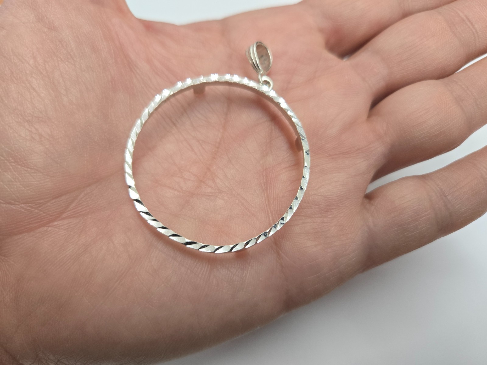 925 Sterling Silver 1 oz Silver Round Coin Bezel 39mm Diamond Cut Prong Cut