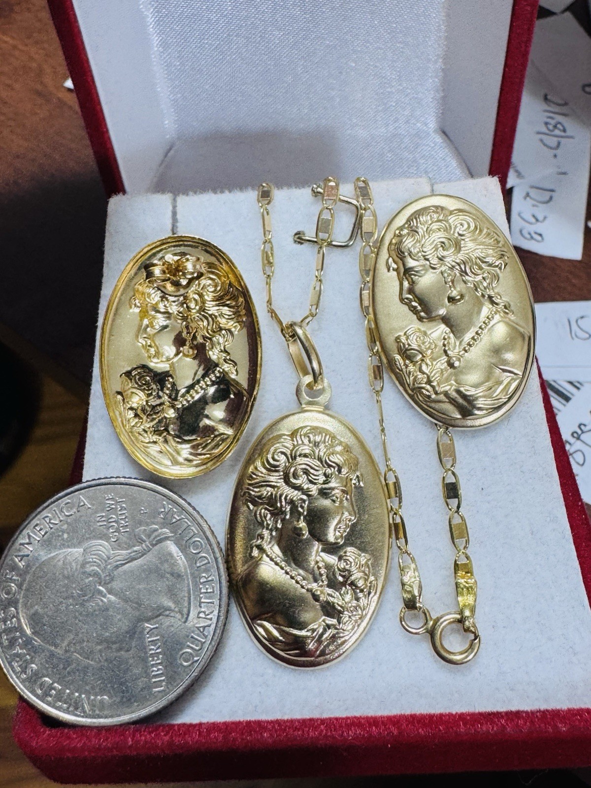 18K 750 Gold Set Queen Elizabeth Earring & Necklace 18” Long 7.6g 3mm