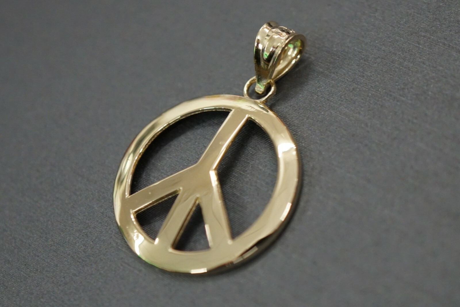 14K Solid Yellow Gold Polished 1″ Circle Peace Sign Charm Pendant.