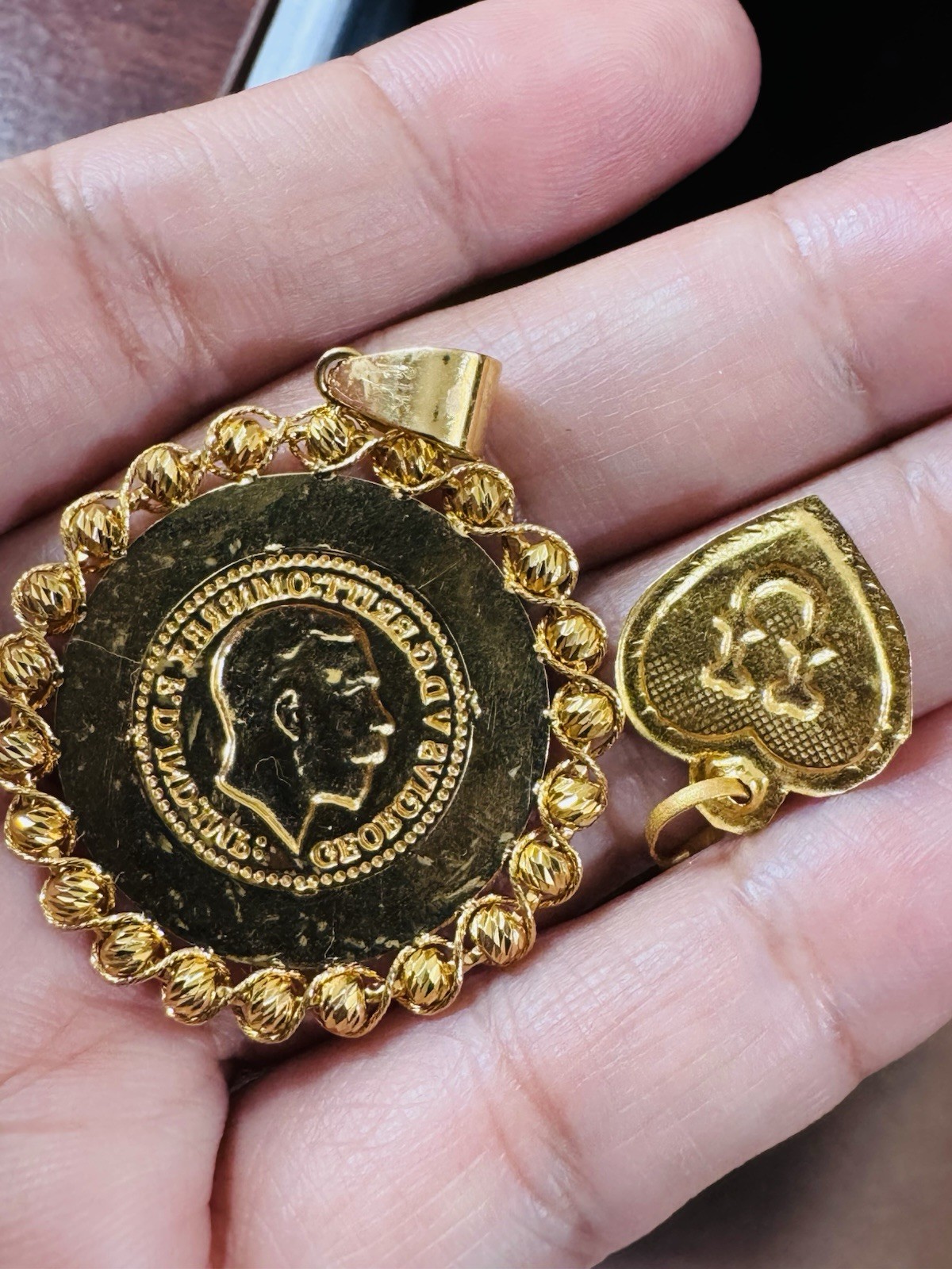 22K 916 Real Gold Two Set of Pendant 22K Heart & 21K Coin Round 6.63g