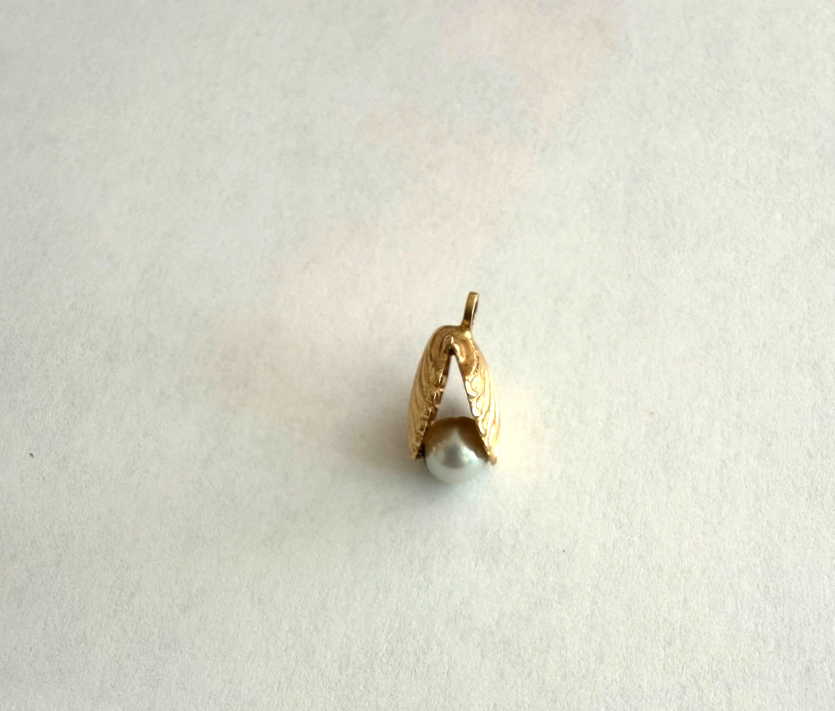 14k Yellow Gold Shell with Pearl Pendant