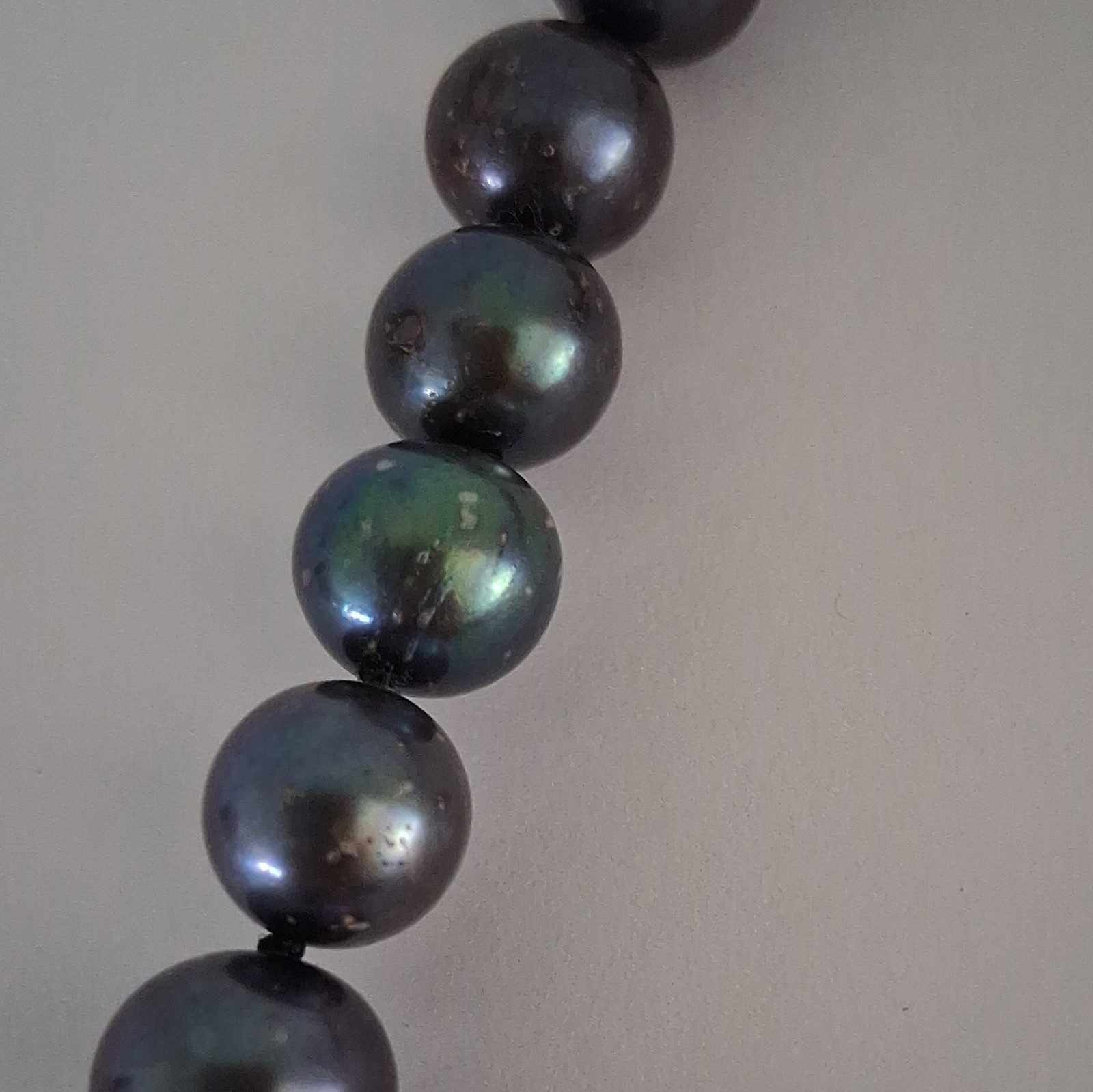 Peacock Rainbow Round Cultured Pearls Necklace 18″ With 925 Silver Clasp