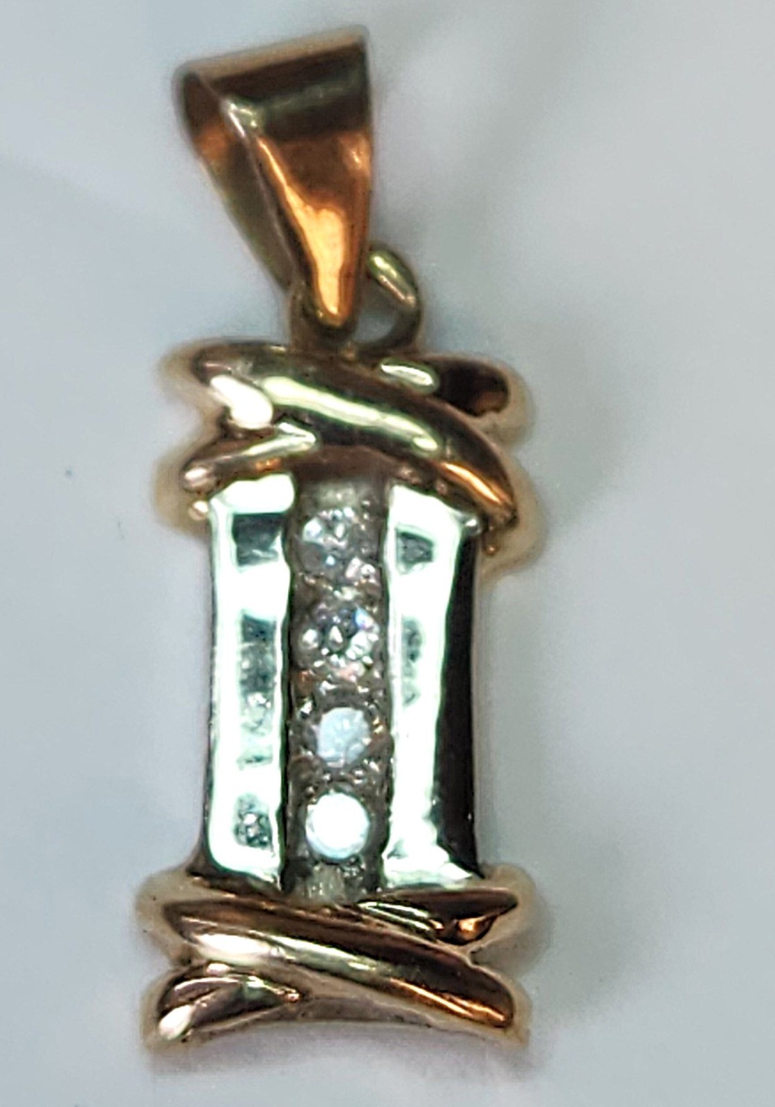 14K Yellow Gold Bar Design 0.15 TCW 4 Stone Prong Set Diamond Pendant