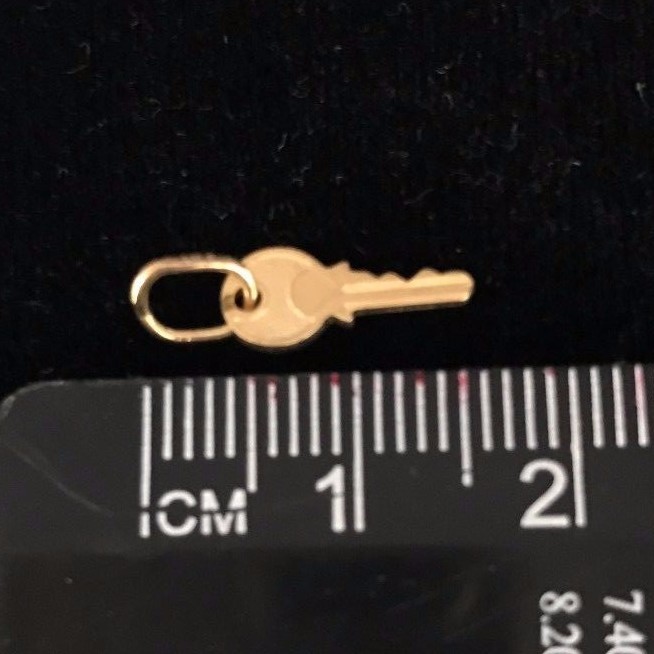 NEW 9ct Yellow Gold Key Charm 9K Pendant 375 Open Lock Doors Accepted Kingdom