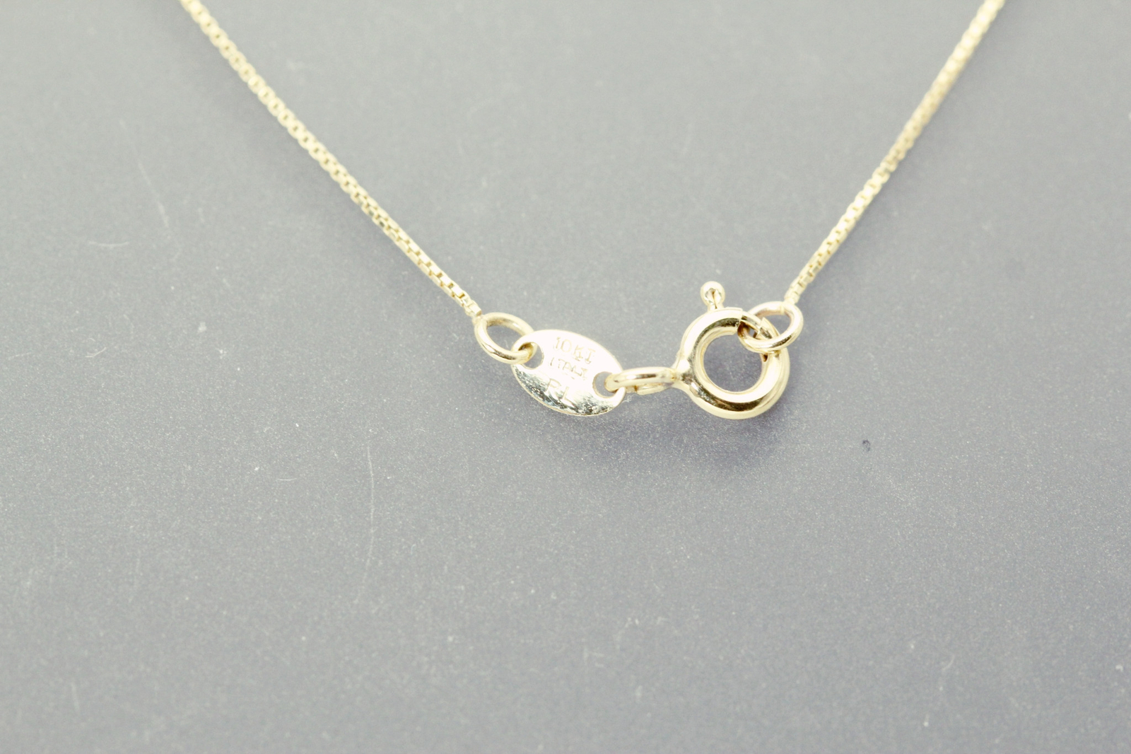 10K Yellow Gold Double Ring Pendant On 18″ Thin Box Chain 1.4 Grams (NEC5060)