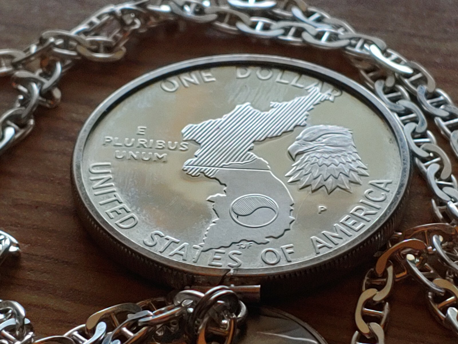 1991 KOREAN WAR US SILVER DOLLAR PENDANT on a 24″ 925 SILVER MARINER CHAIN.