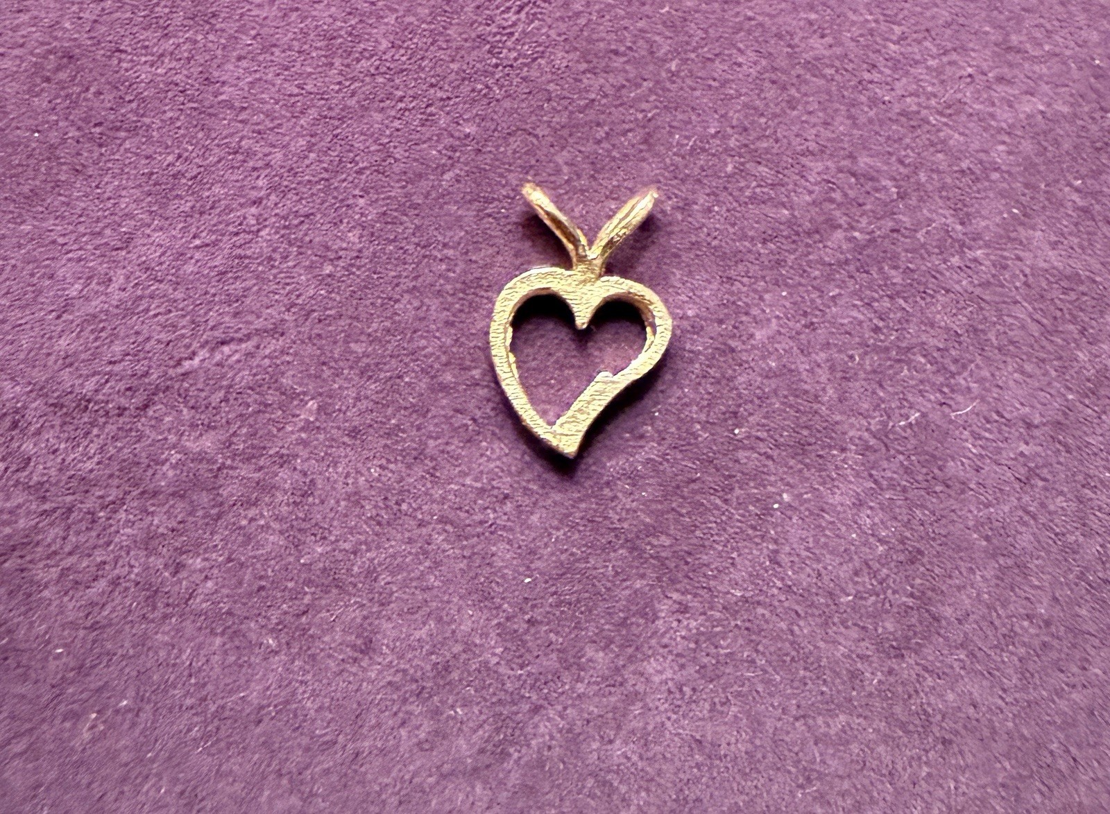 Vintage 14k Yellow Gold Diamond Cut Heart Charm Pendant 0.6g 1/2 Inch X 3/8 In