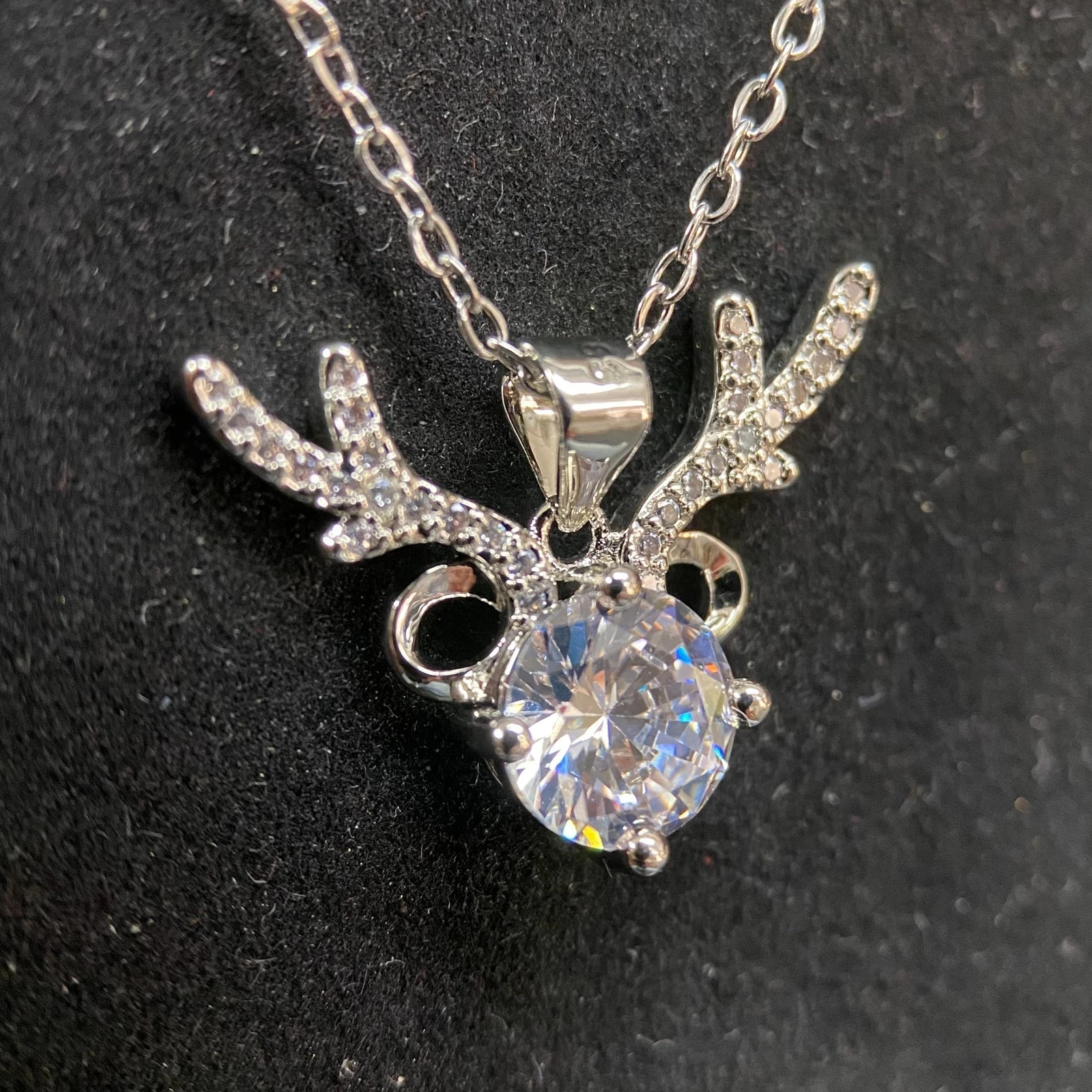 14K White Gold Plated Women’s Classic 18″Chain Pendant 2Ct Round VVS1 Moissanite