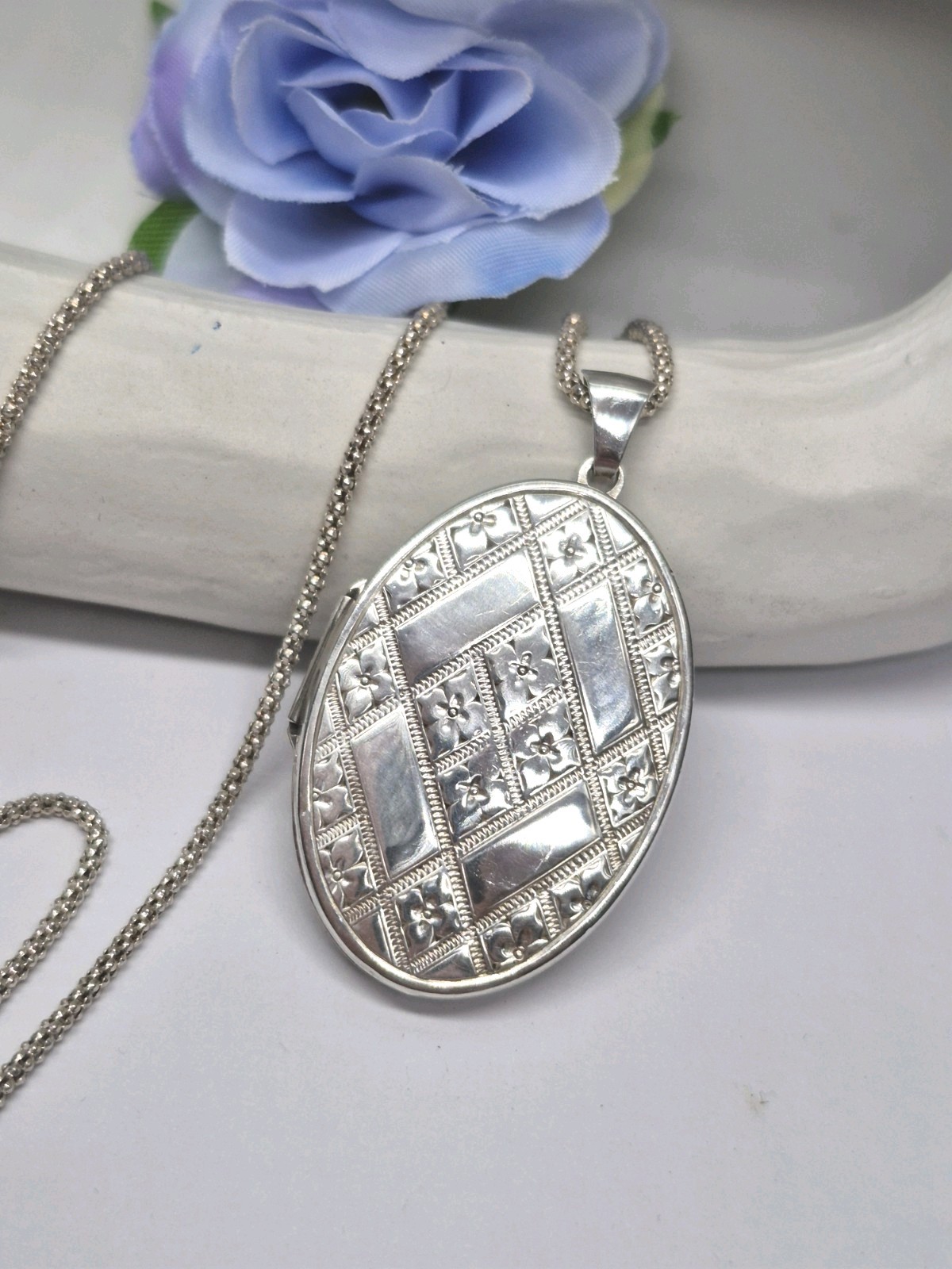 LOCKET – Sterling Silver Decorative Oval Double Photo Locket Necklace Keepsake.