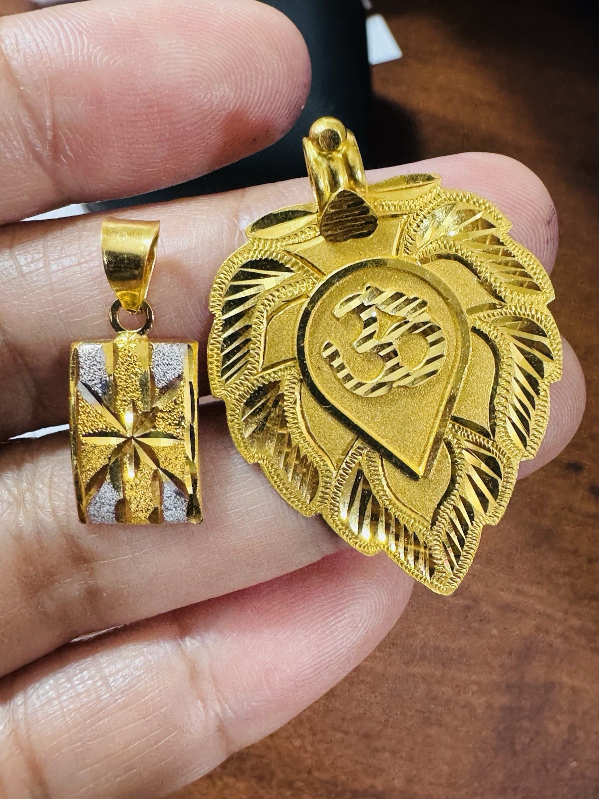 22K 916 22C Real Gold Two Set of Pendant 1 x Heart & 1x Rectangle 7.8g WOMENS