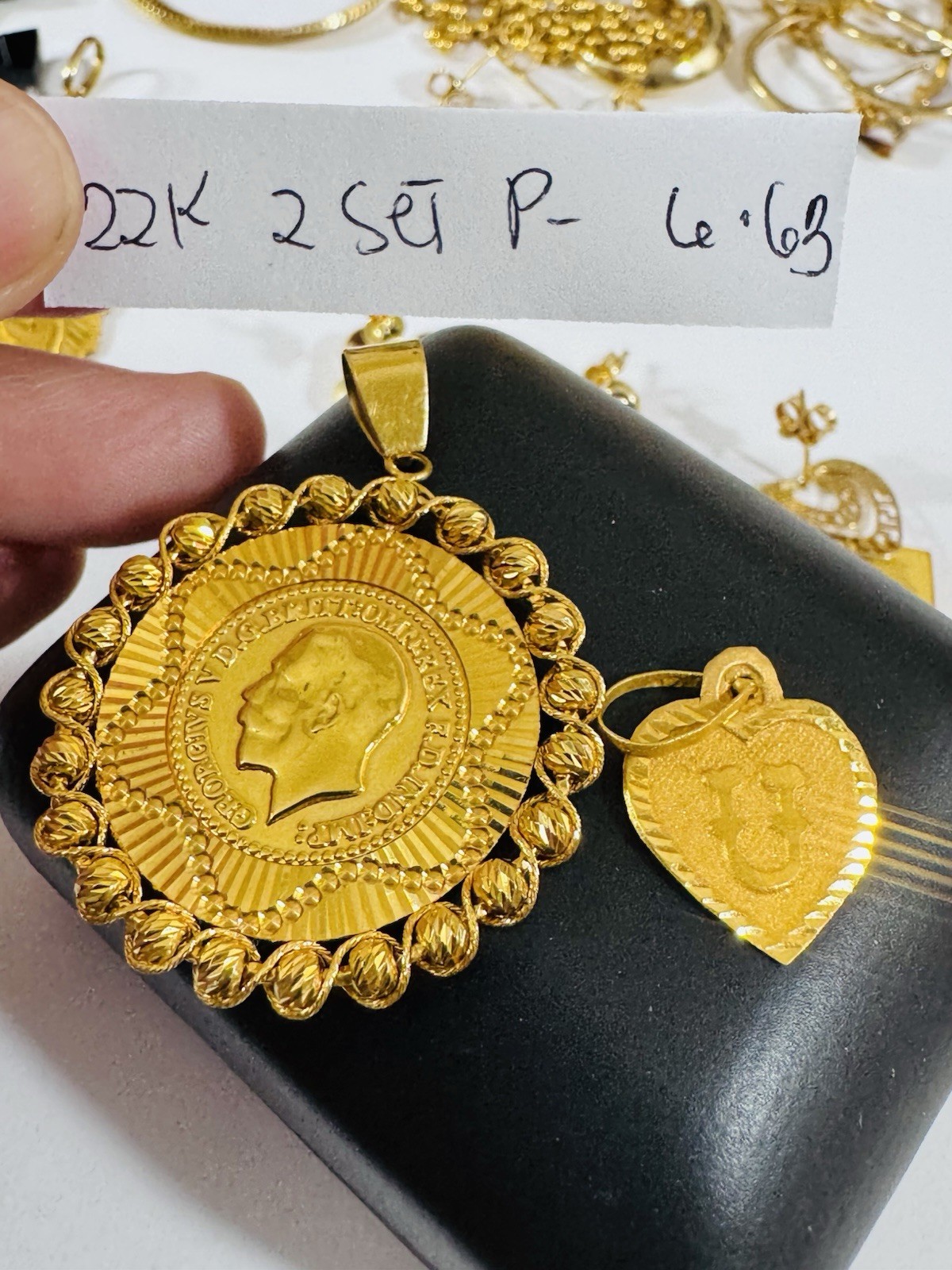 22K 916 Real Gold Two Set of Pendant 22K Heart & 21K Coin Round 6.63g