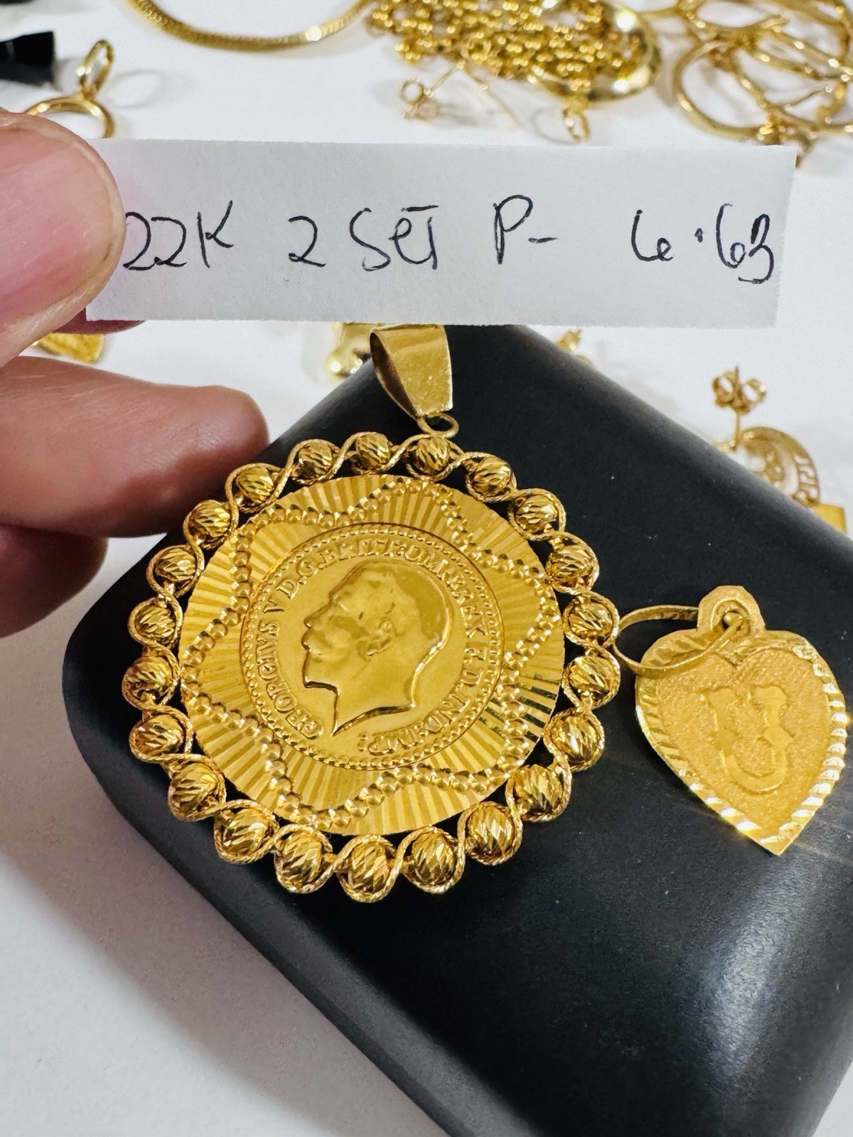 22K 916 Real Gold Two Set of Pendant 22K Heart & 21K Coin Round 6.63g