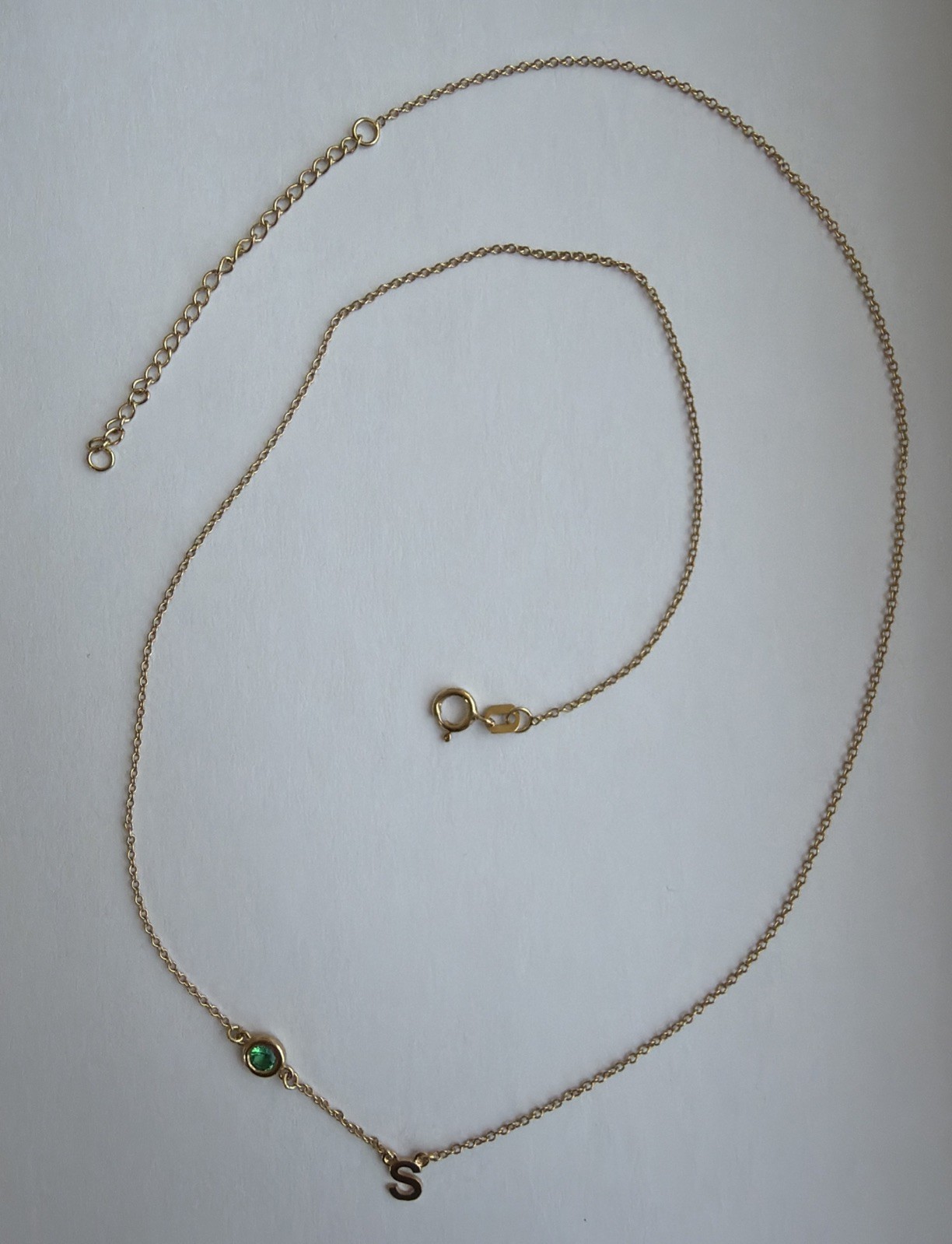 14KT GOLD CHAIN 16.5″-18.25″ With “S” Pendant And Green Stone 1.64g