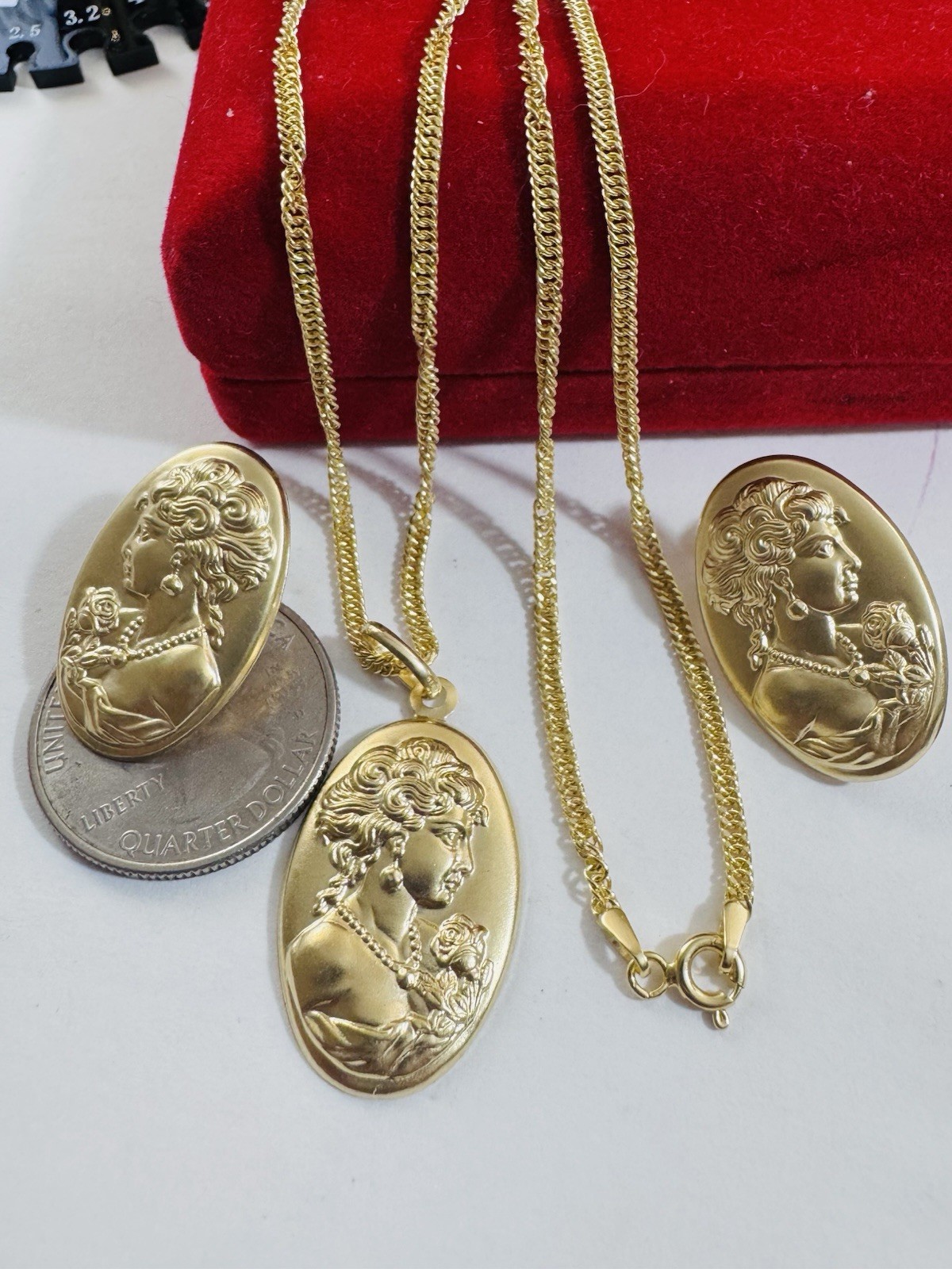 18K 750 Gold Queen ll Set WOMENS Earring Necklace 15.6/16” Long 7.2g 2.2mm