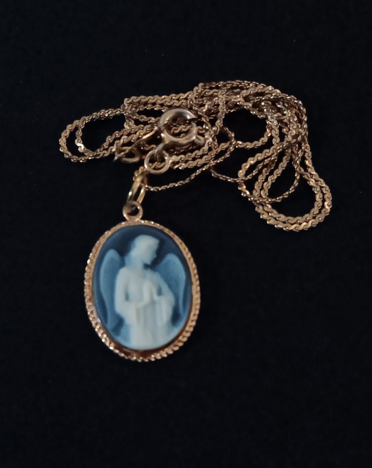 Vintage Guardian Angel Cameo pendant 14K G.F. Gold 18″ dainty chain necklace