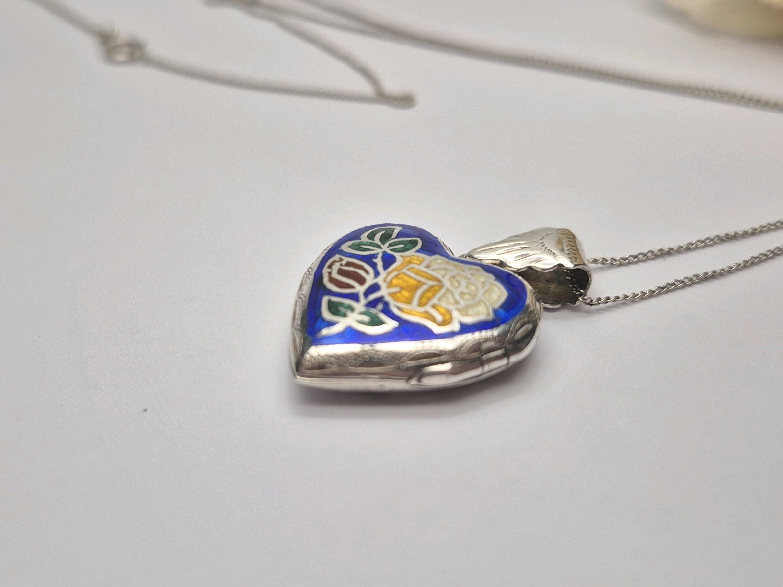 LOCKET – Sterling Silver and Enamel Heart Double Photo Locket Necklace /Chain.