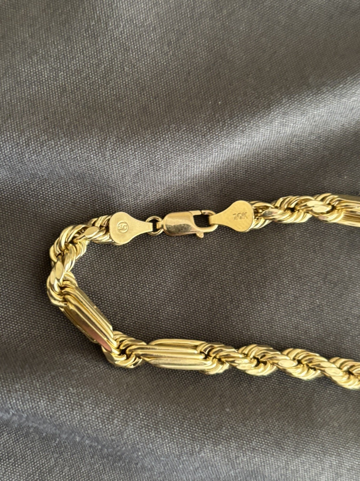 10k 6mm 22” Milano Rope Chain With Spiral Cross Pendant