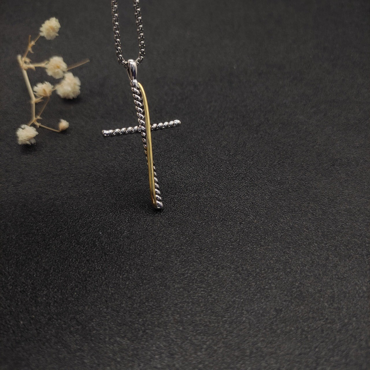 David Yurman 925 Sterling Silver 18K Gold Cable Cross Pendant Box Chain Necklace