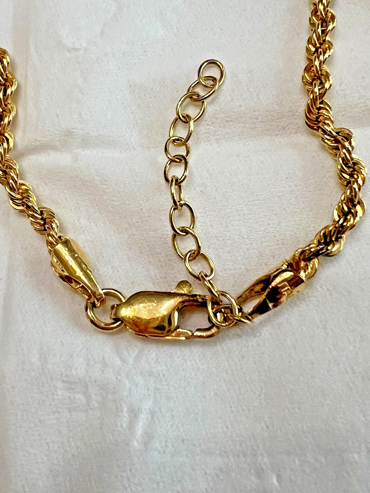 BRONZO MILOR ITALY 200 Lire 1979 Coin Pendant w/ 17” Necklace in Gold