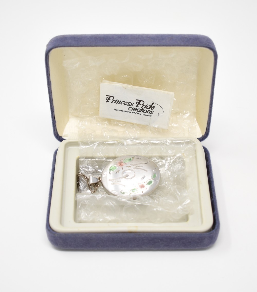 24″ Princess Pride Sterling Silver Etched Flower MOM Photo Locket Necklace 9.42g