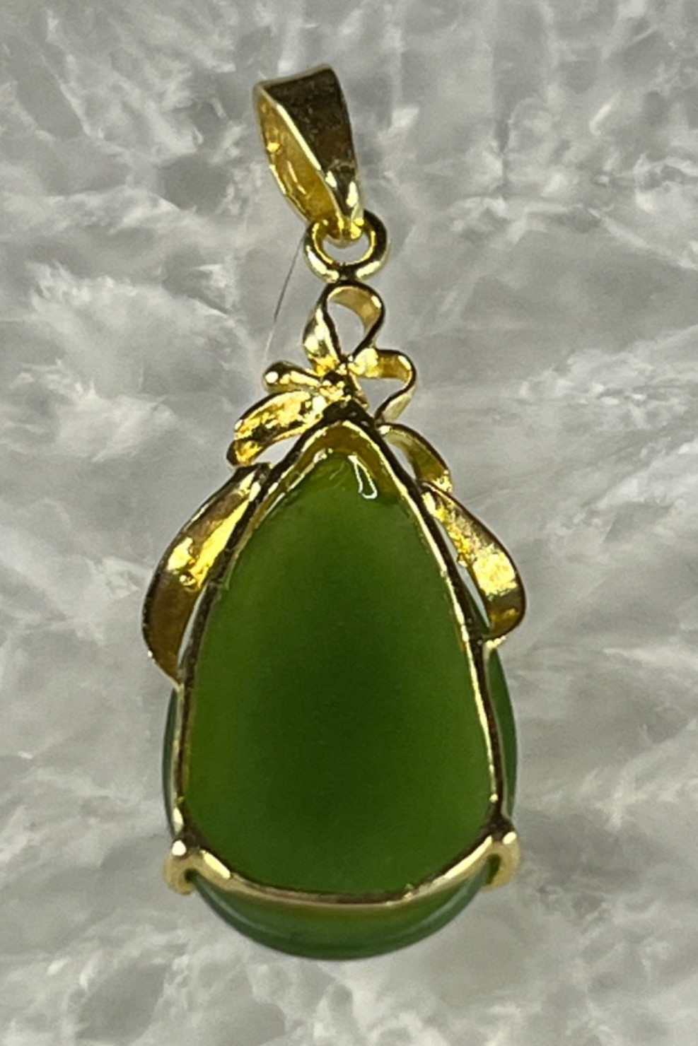 18K Yellow Gold Vintage Natural Green Nephrite Jade Teardrop Pendant Excellent C