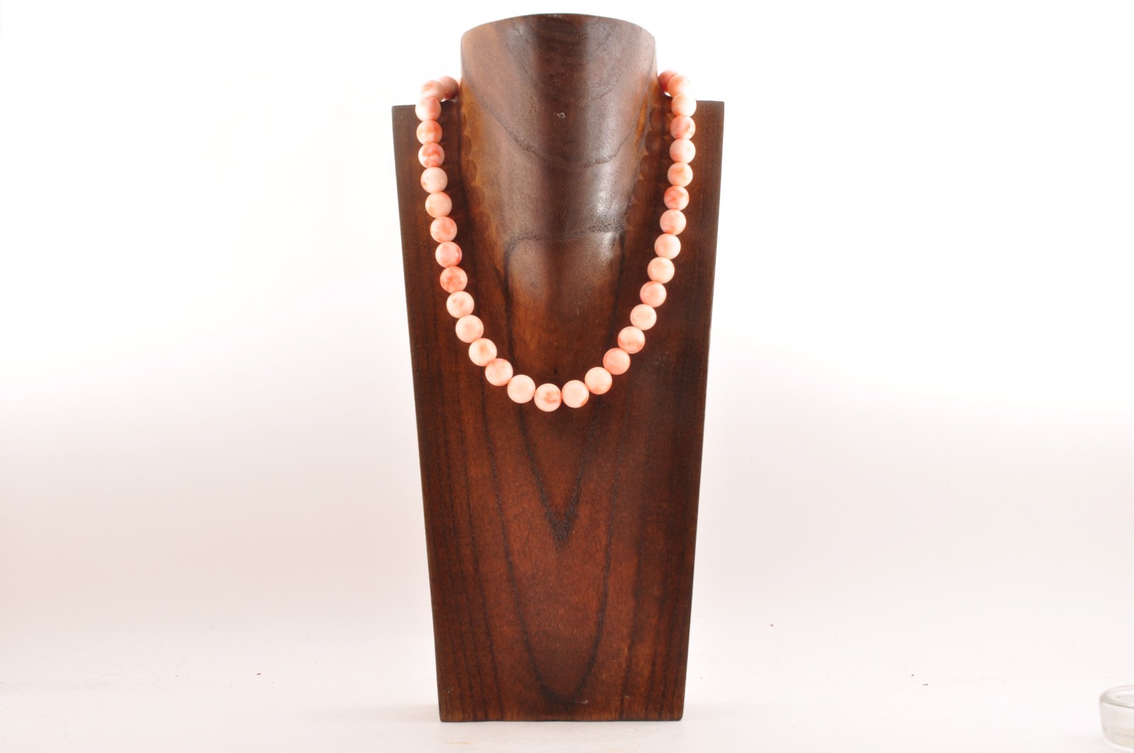 Vintage Angel skin coral Necklace (17.3in, 405t) , with “Certificate” and box.