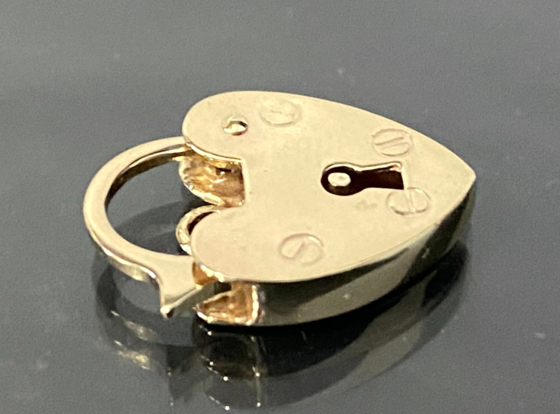 9K Yellow Gold Heart Shape Bracelet / Chain Padlock Clasp – Estate Jewellery